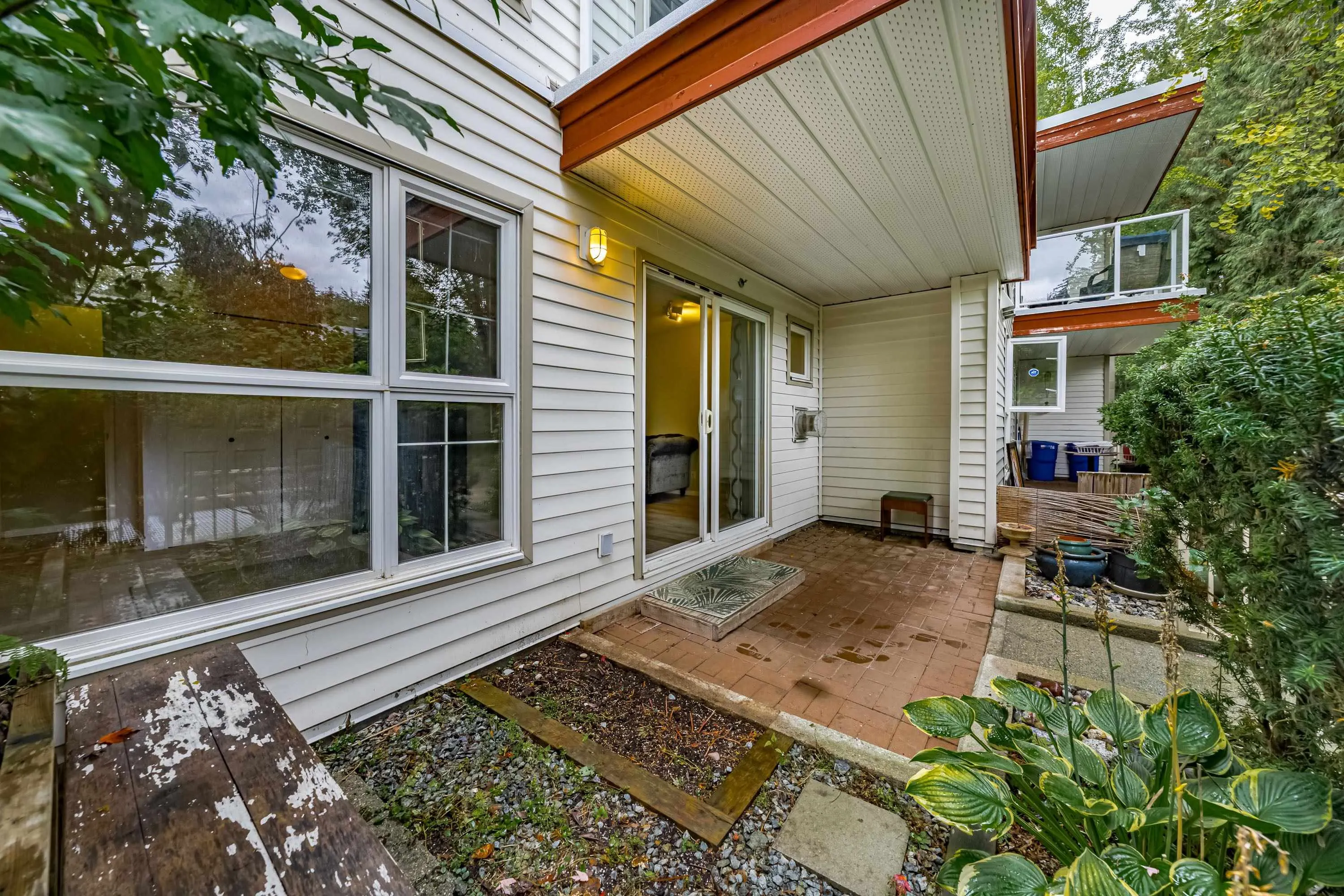 D102 9838 Whalley Boulevard