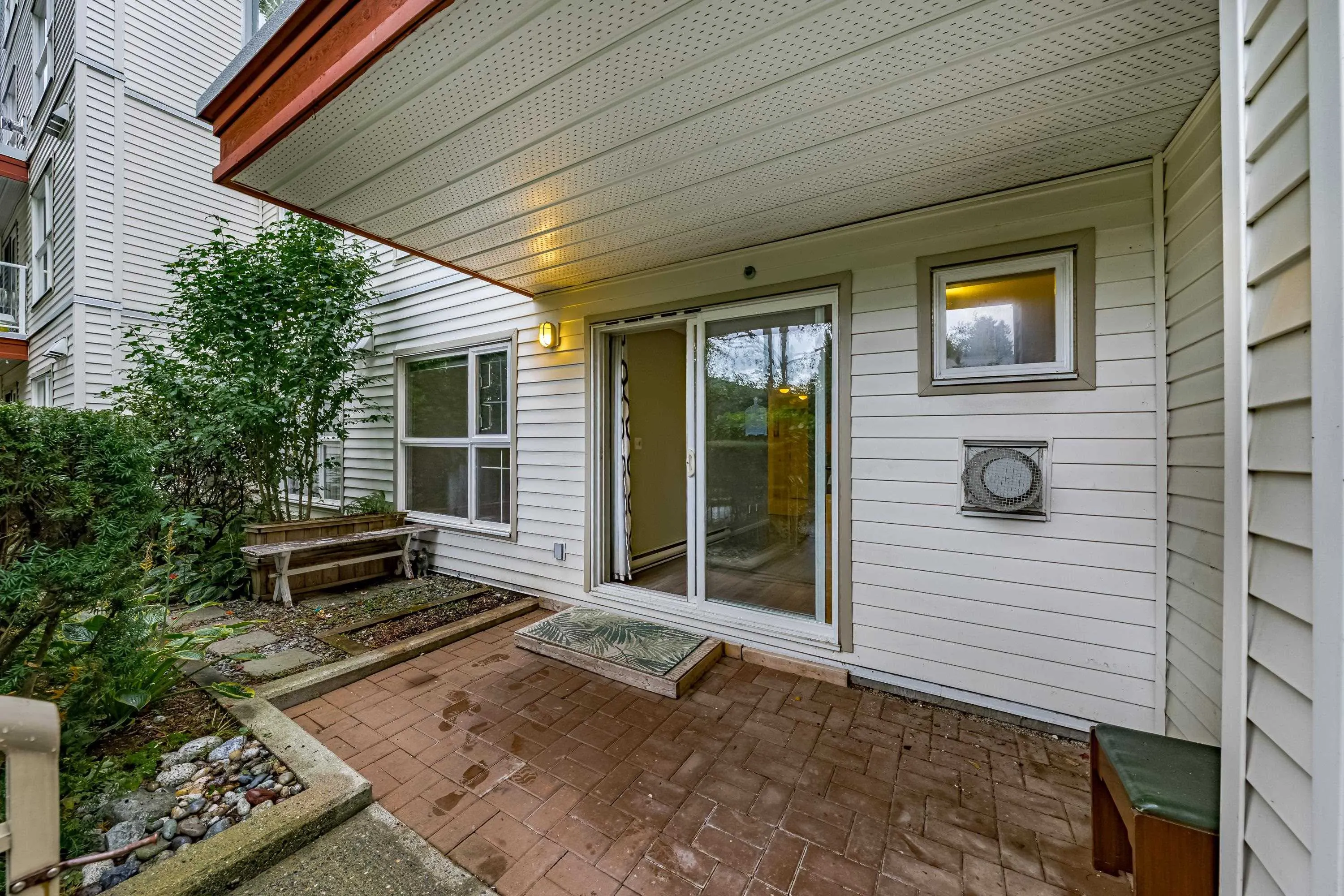 D102 9838 Whalley Boulevard