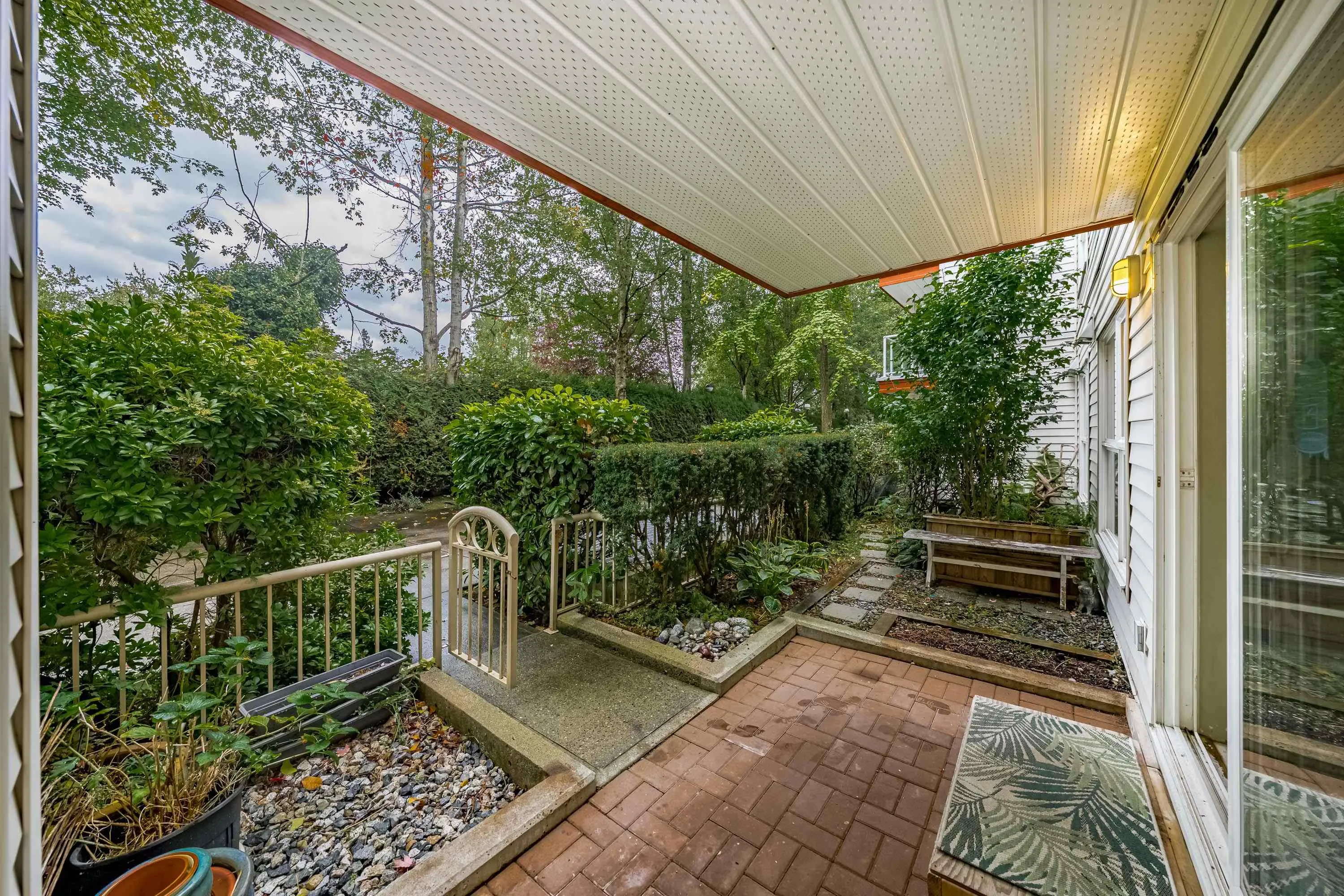 D102 9838 Whalley Boulevard