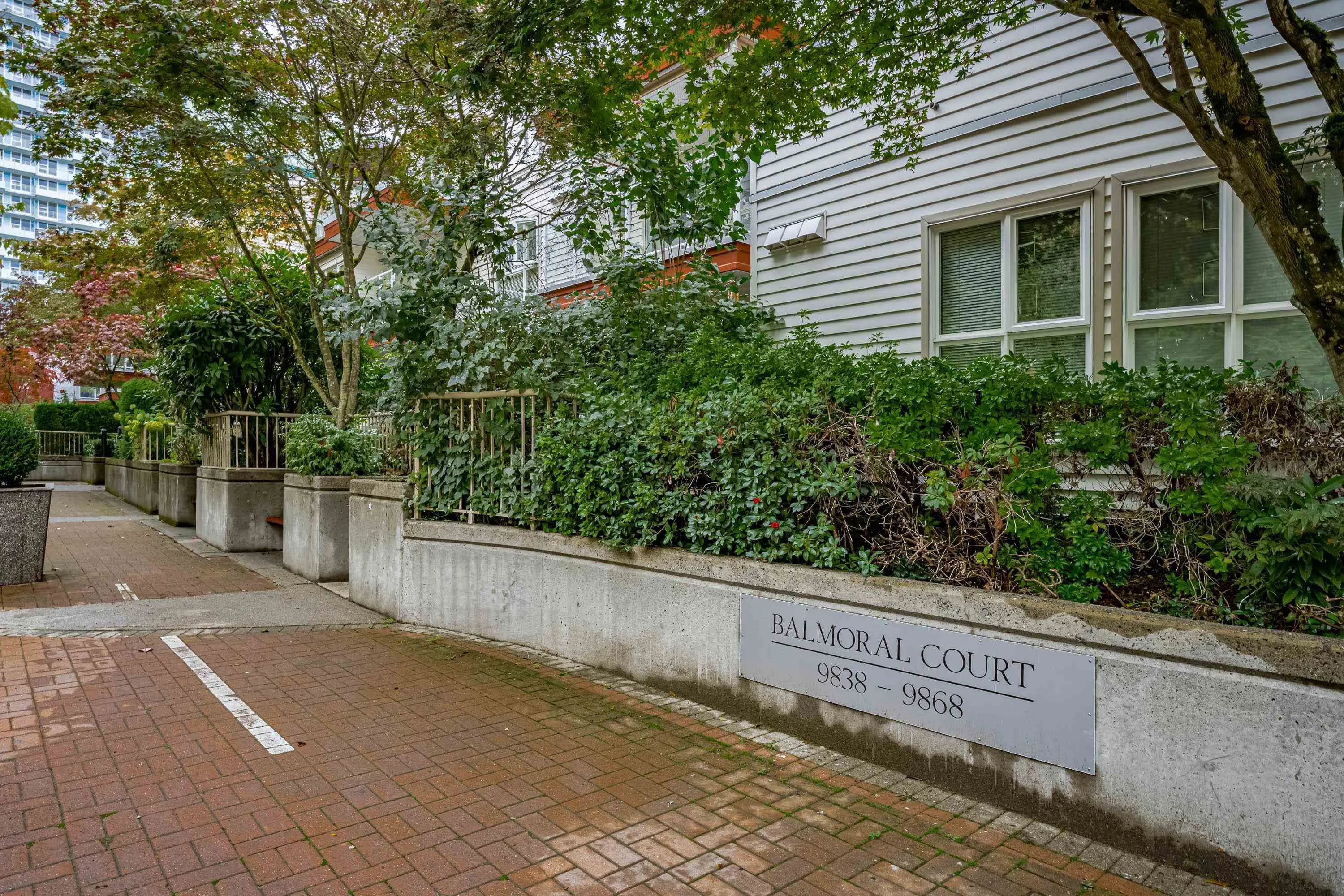D102 9838 Whalley Boulevard