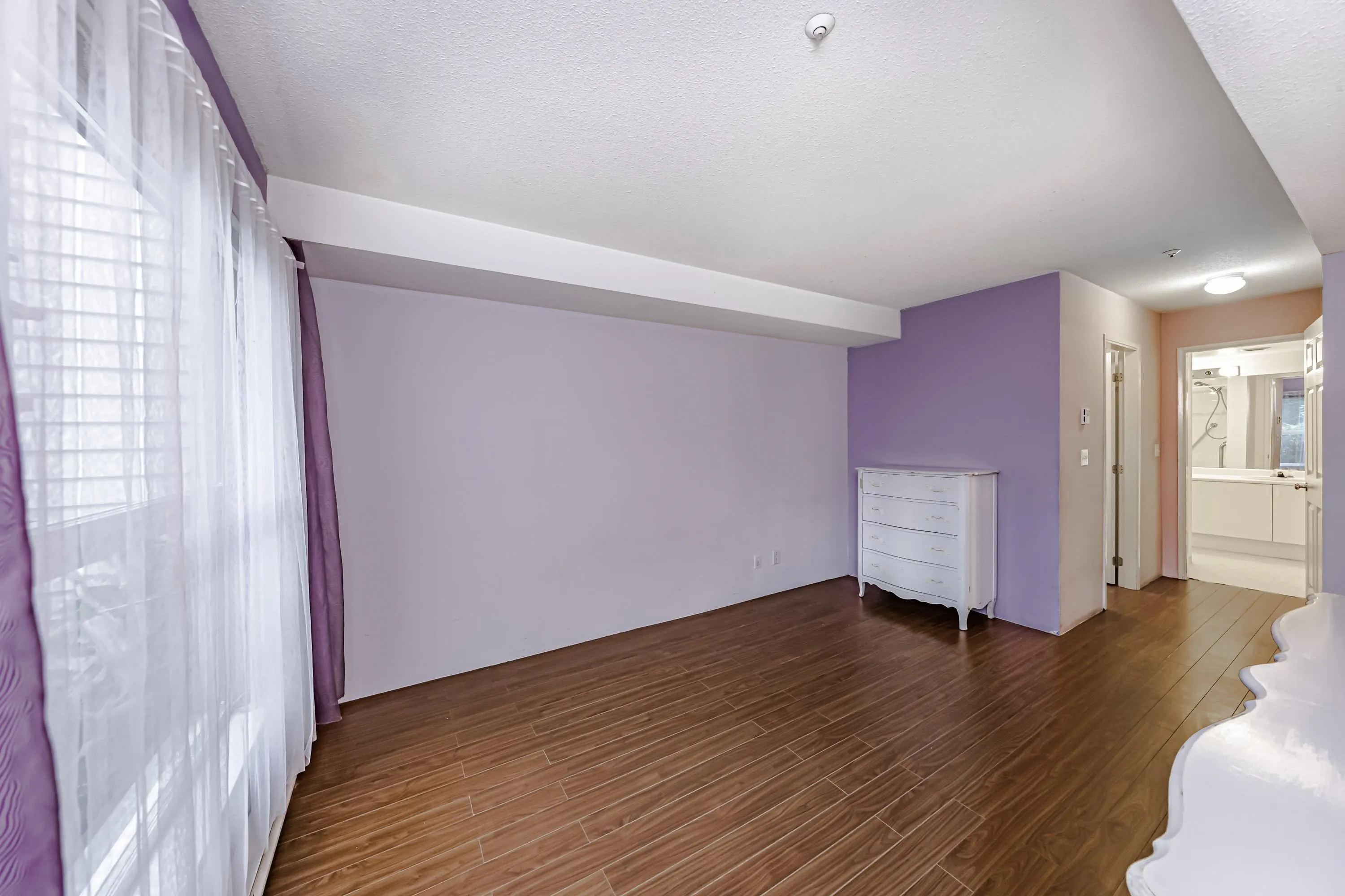 D102 9838 Whalley Boulevard