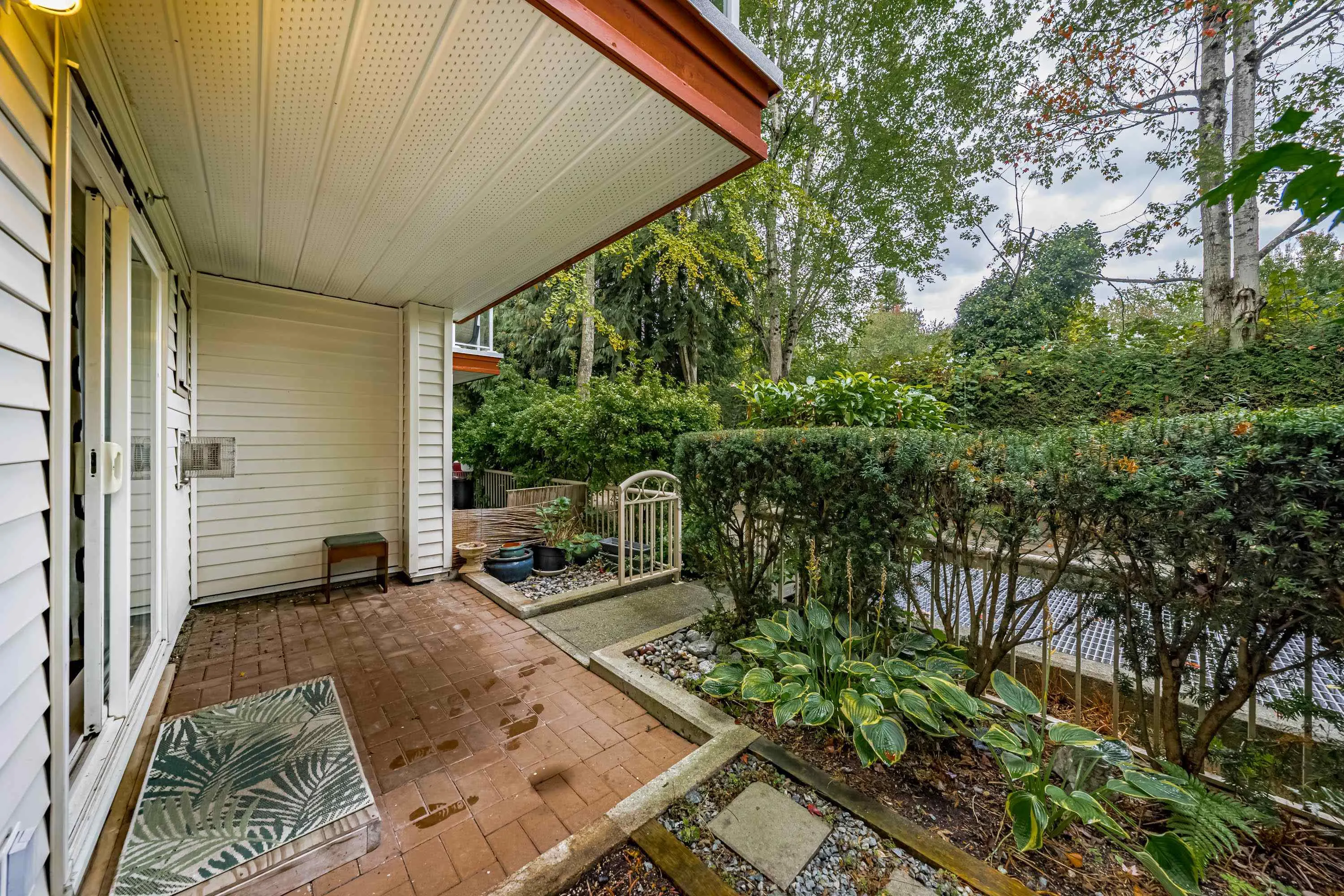 D102 9838 Whalley Boulevard