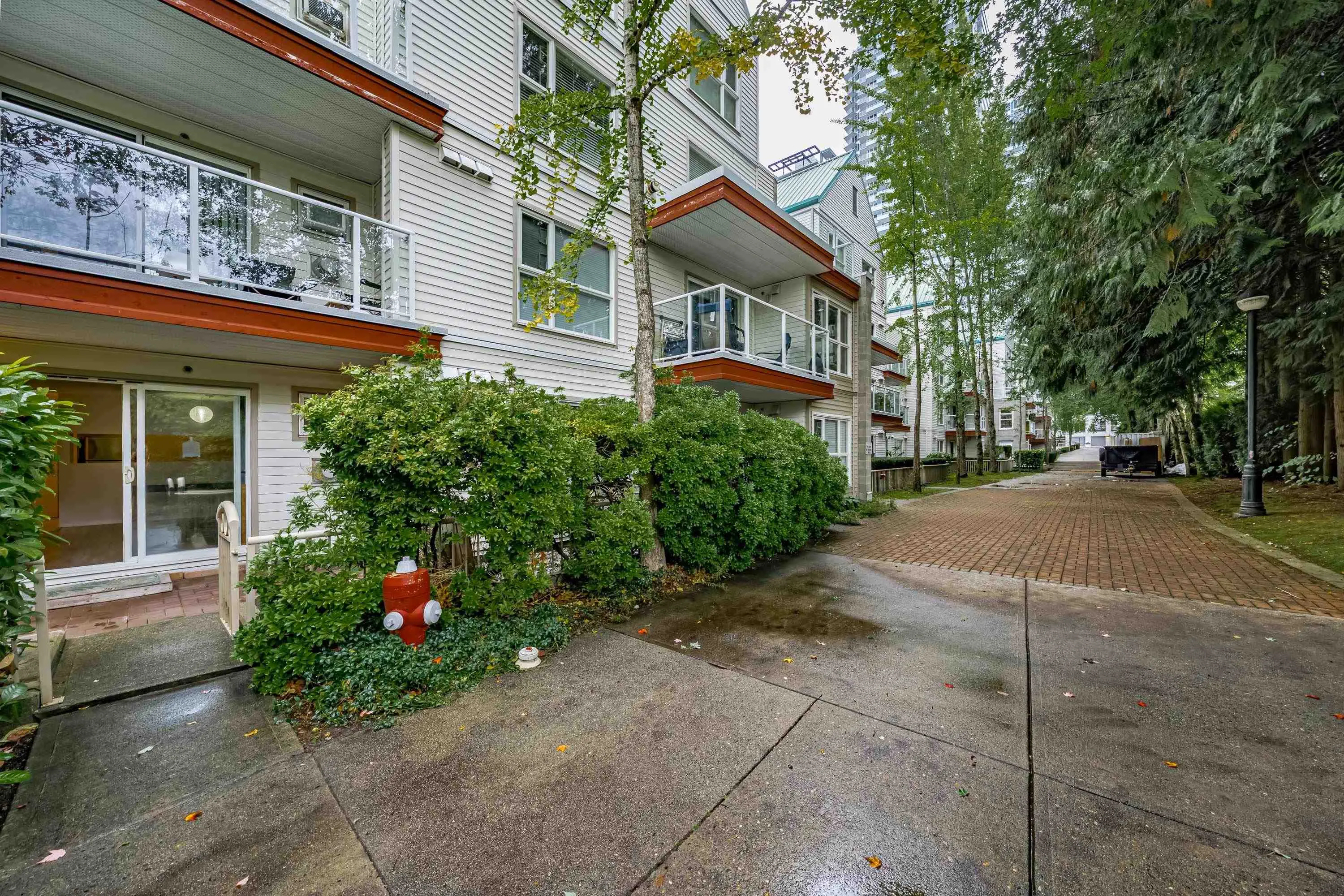 D102 9838 Whalley Boulevard