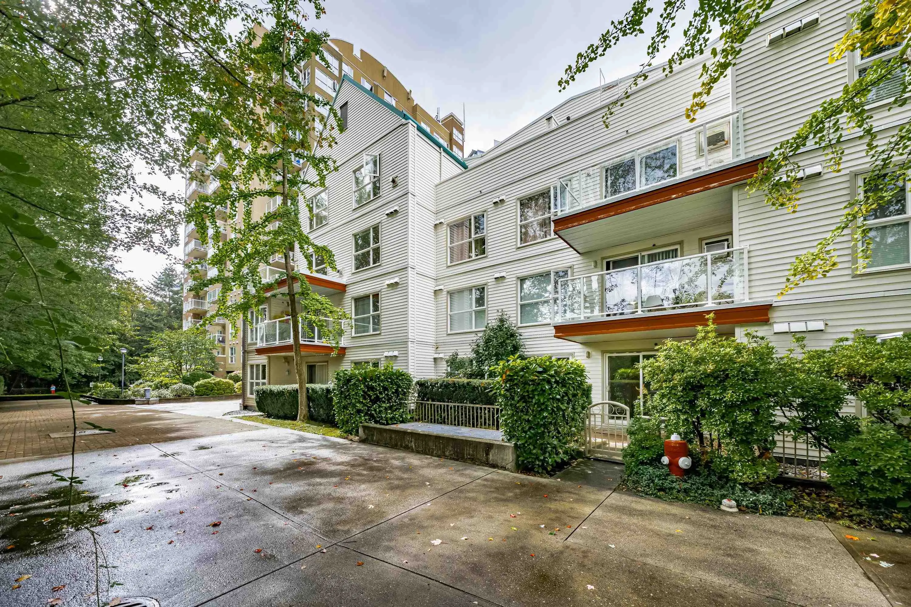 D102 9838 Whalley Boulevard
