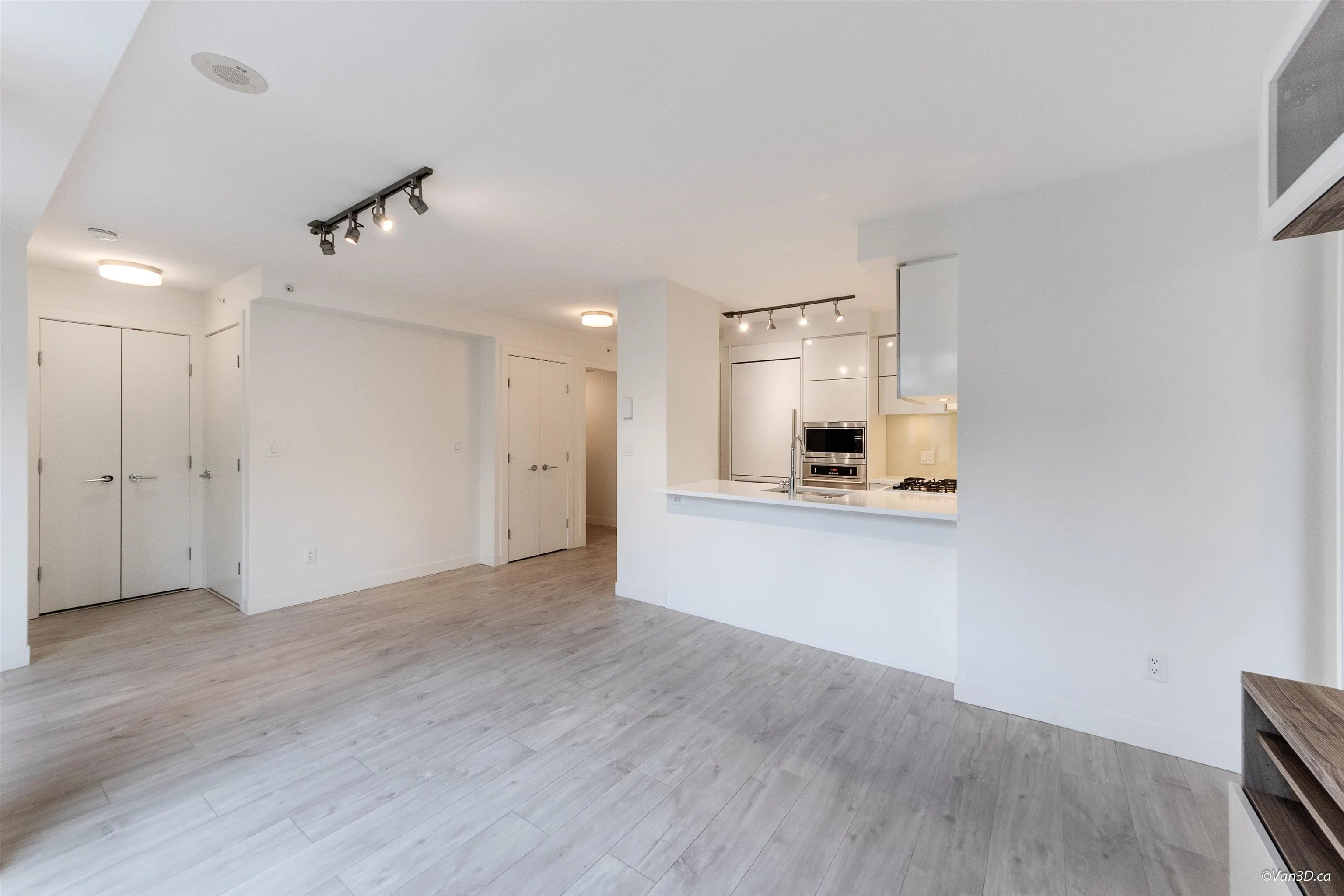 3xx 238 W Broadway