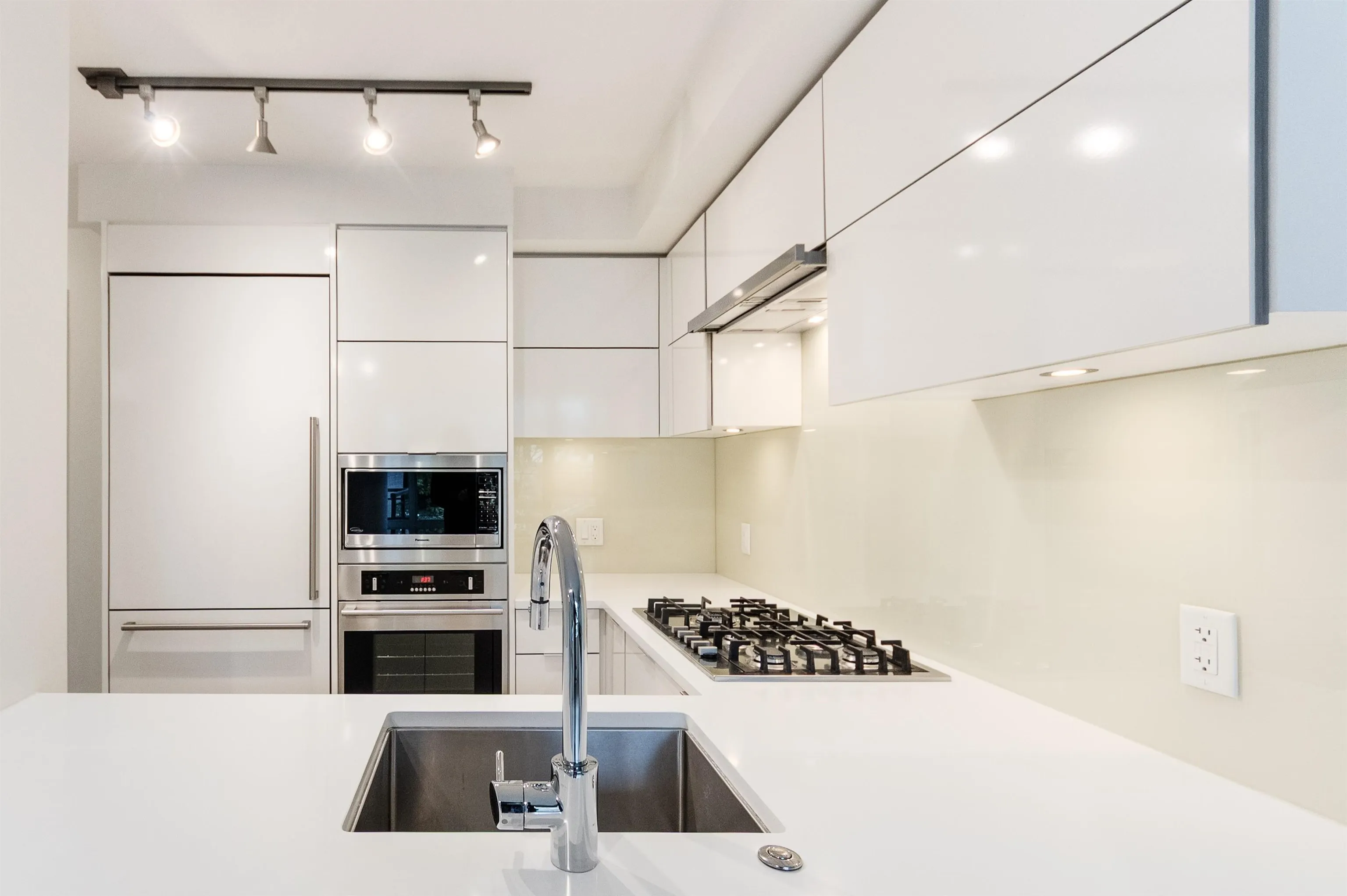 3xx 238 W Broadway