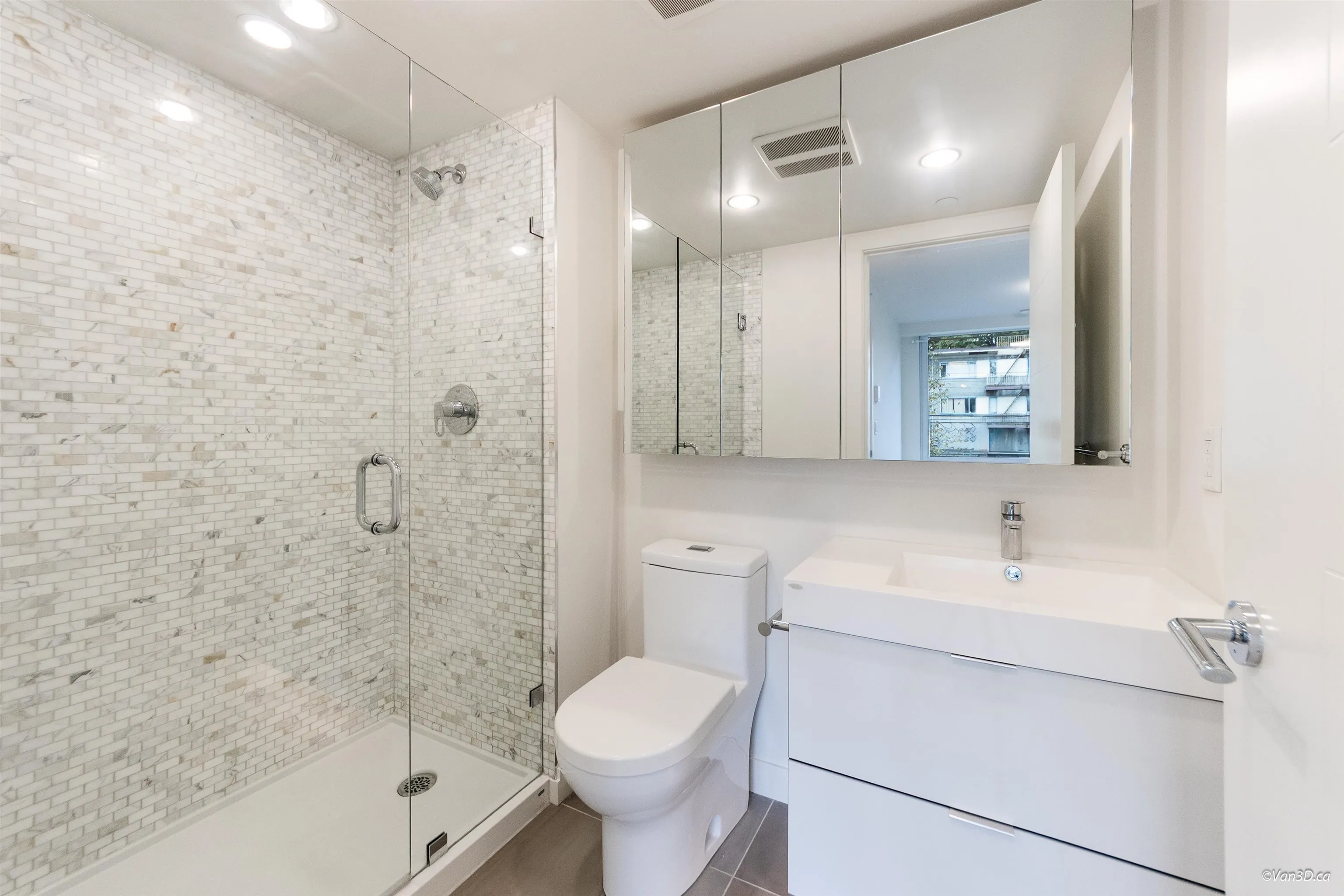 3xx 238 W Broadway