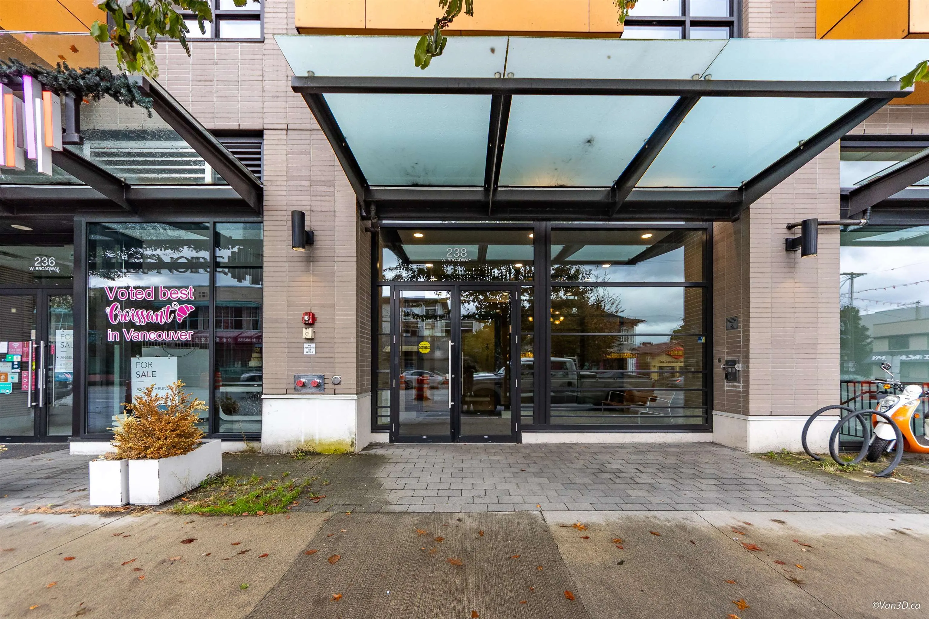 3xx 238 W Broadway