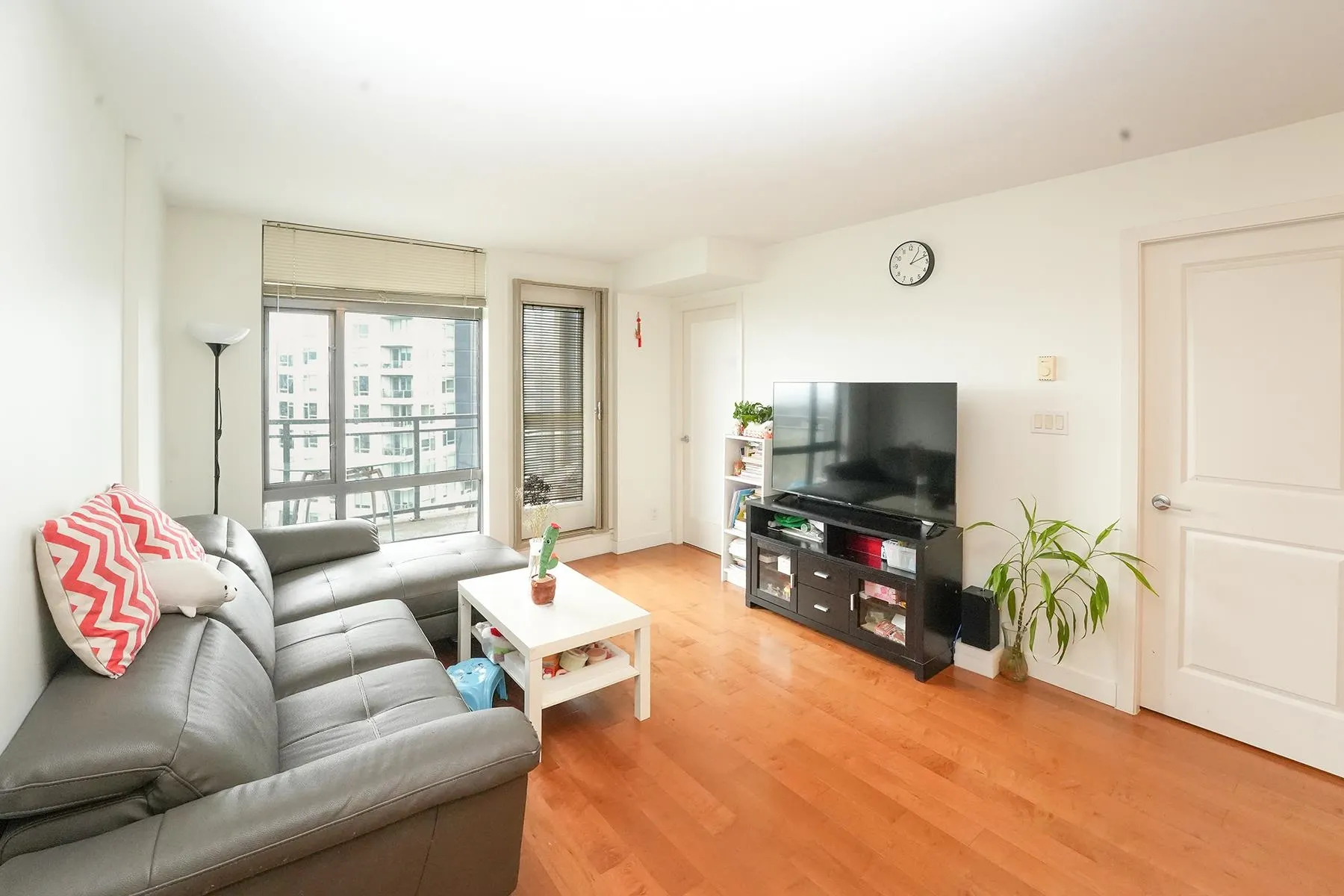1808 3660 Vanness Avenue