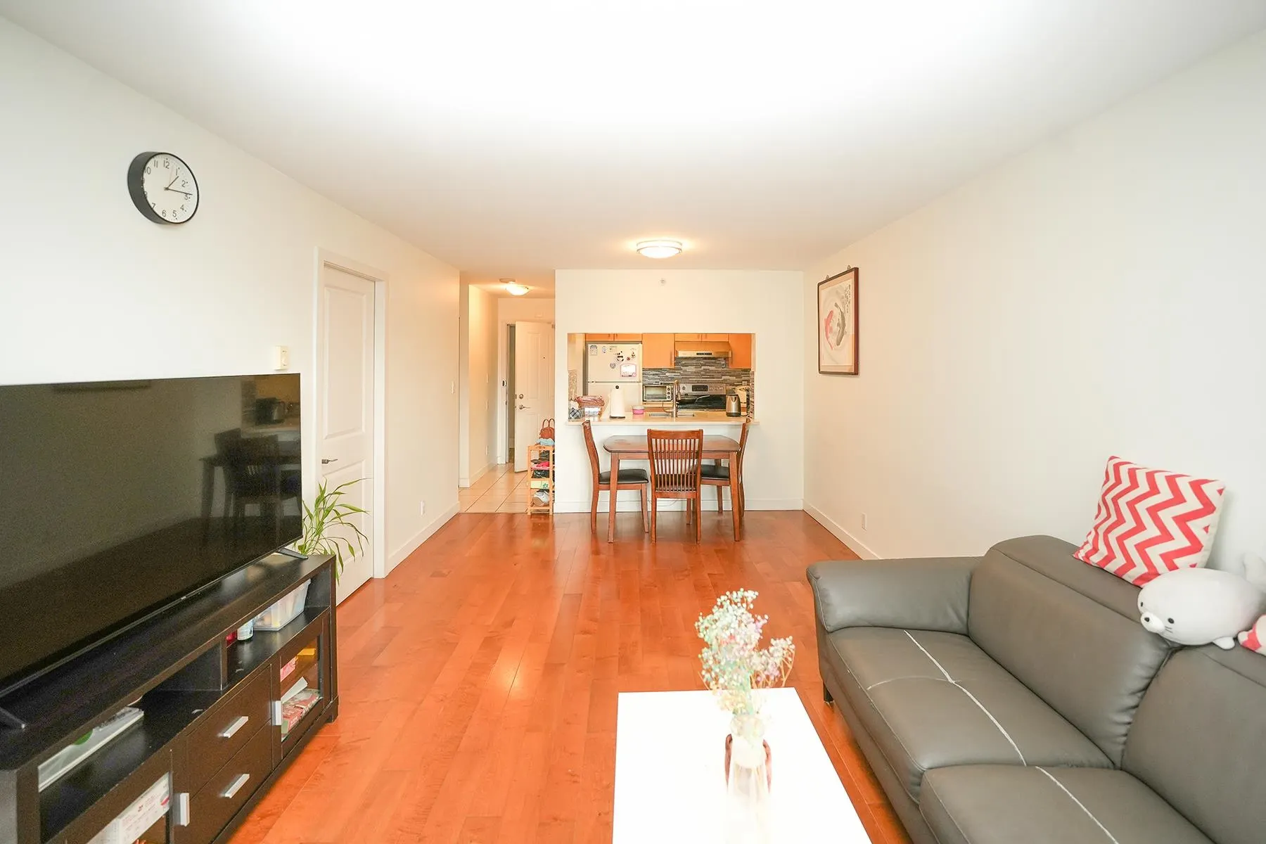 1808 3660 Vanness Avenue