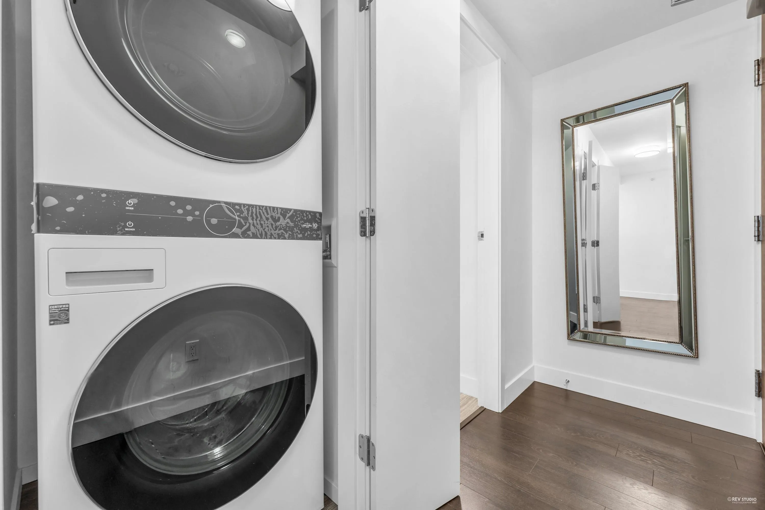 1802 8288 Granville Avenue