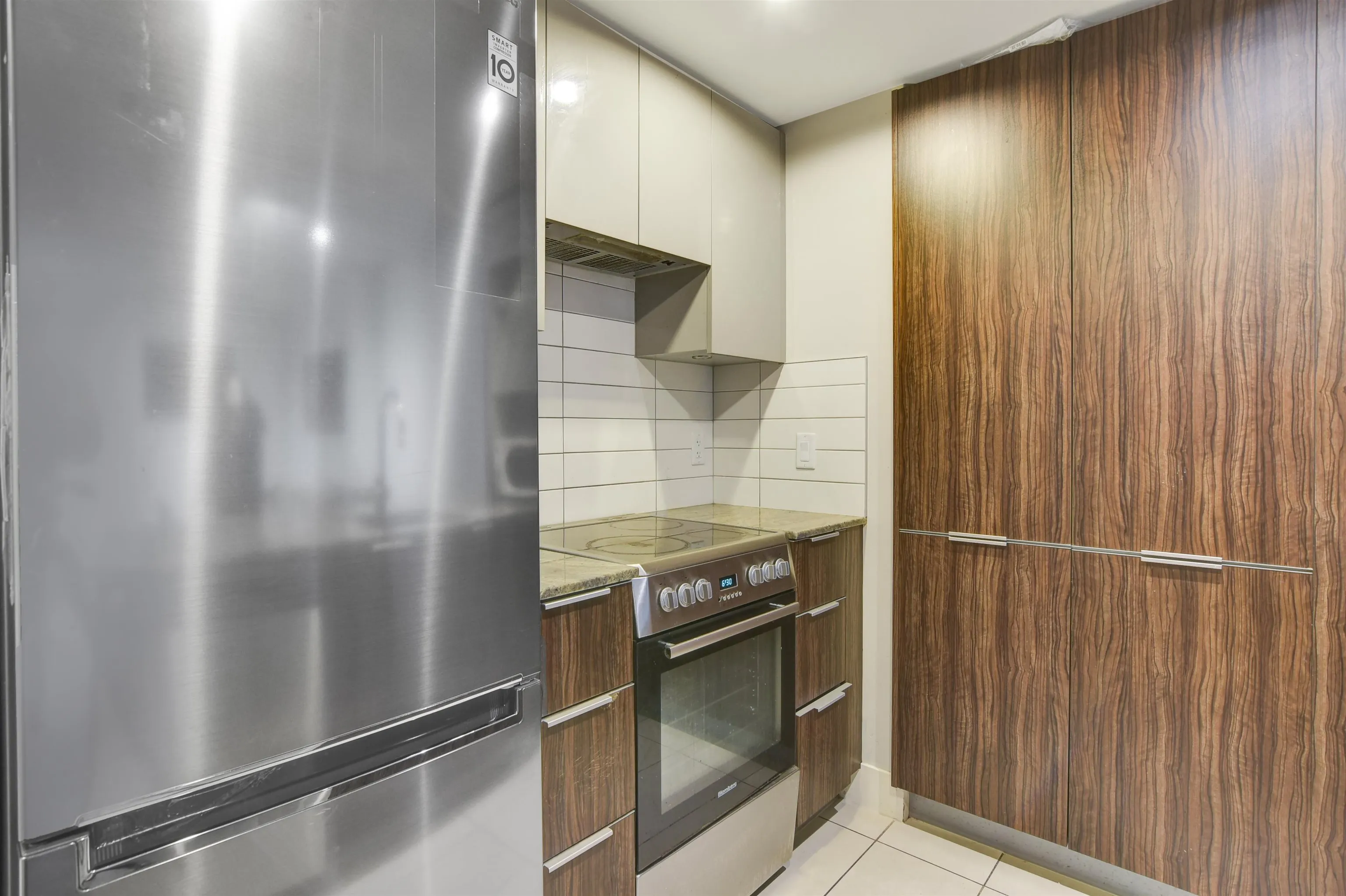 418 1088 Richards Street