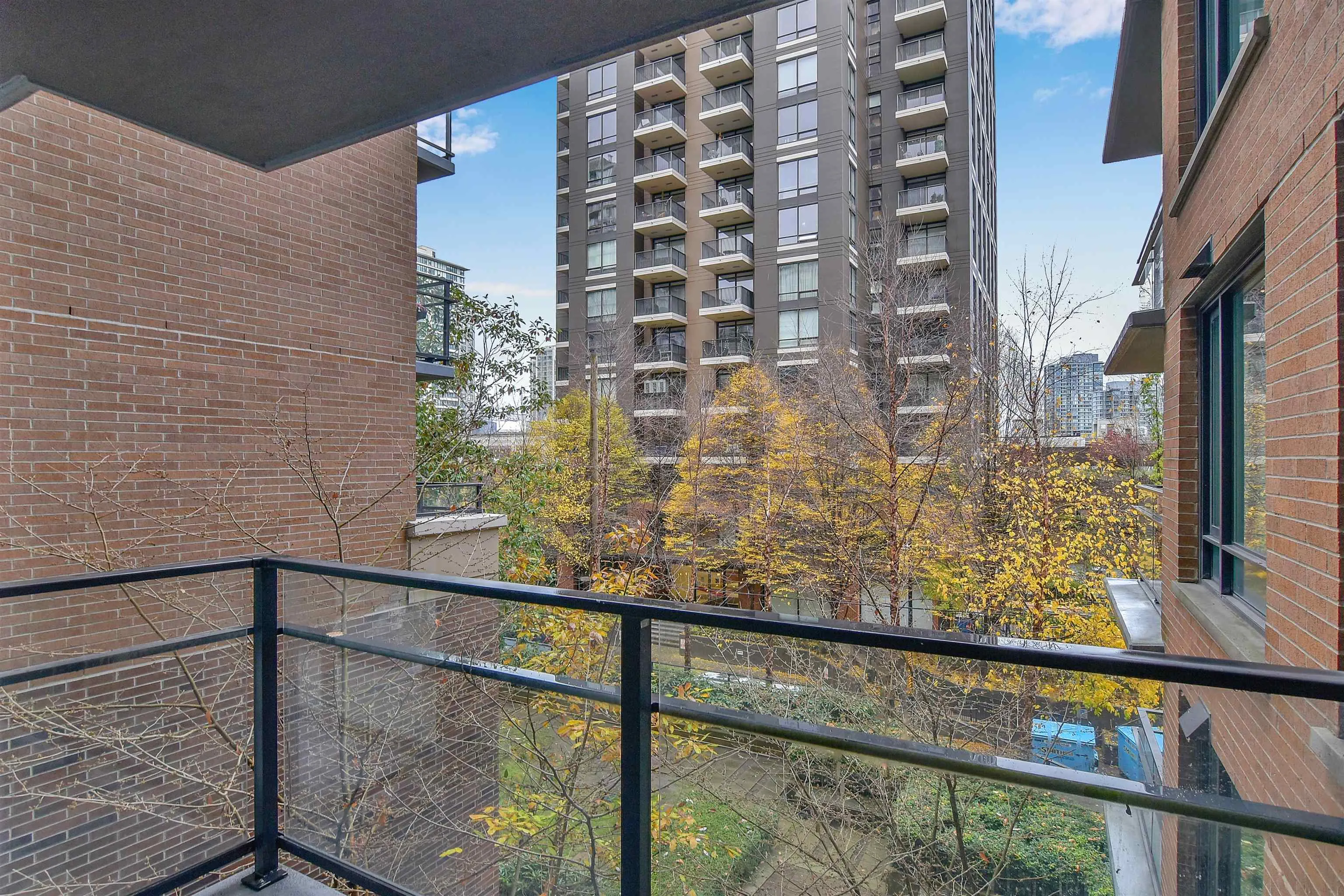 418 1088 Richards Street