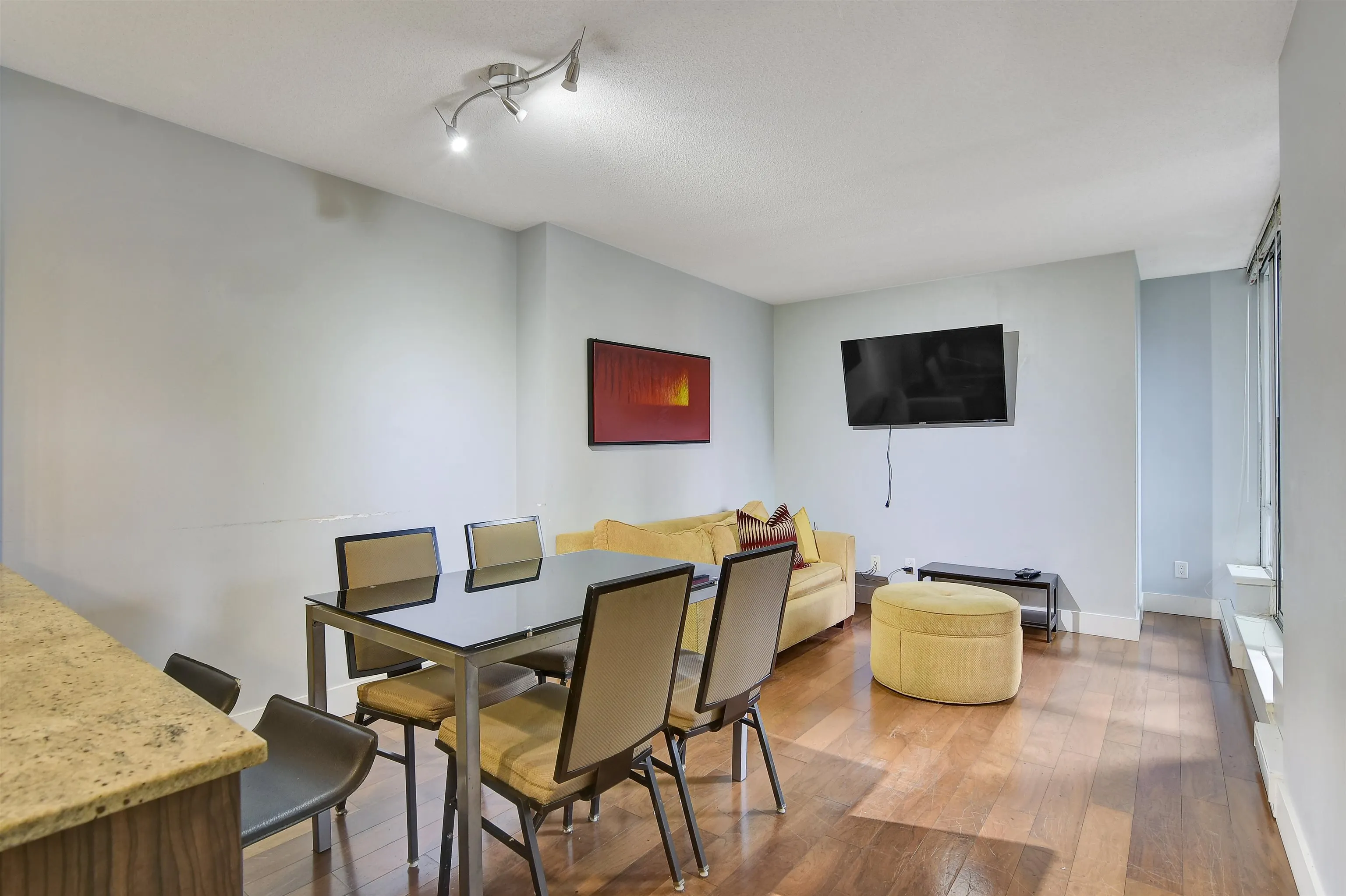 418 1088 Richards Street