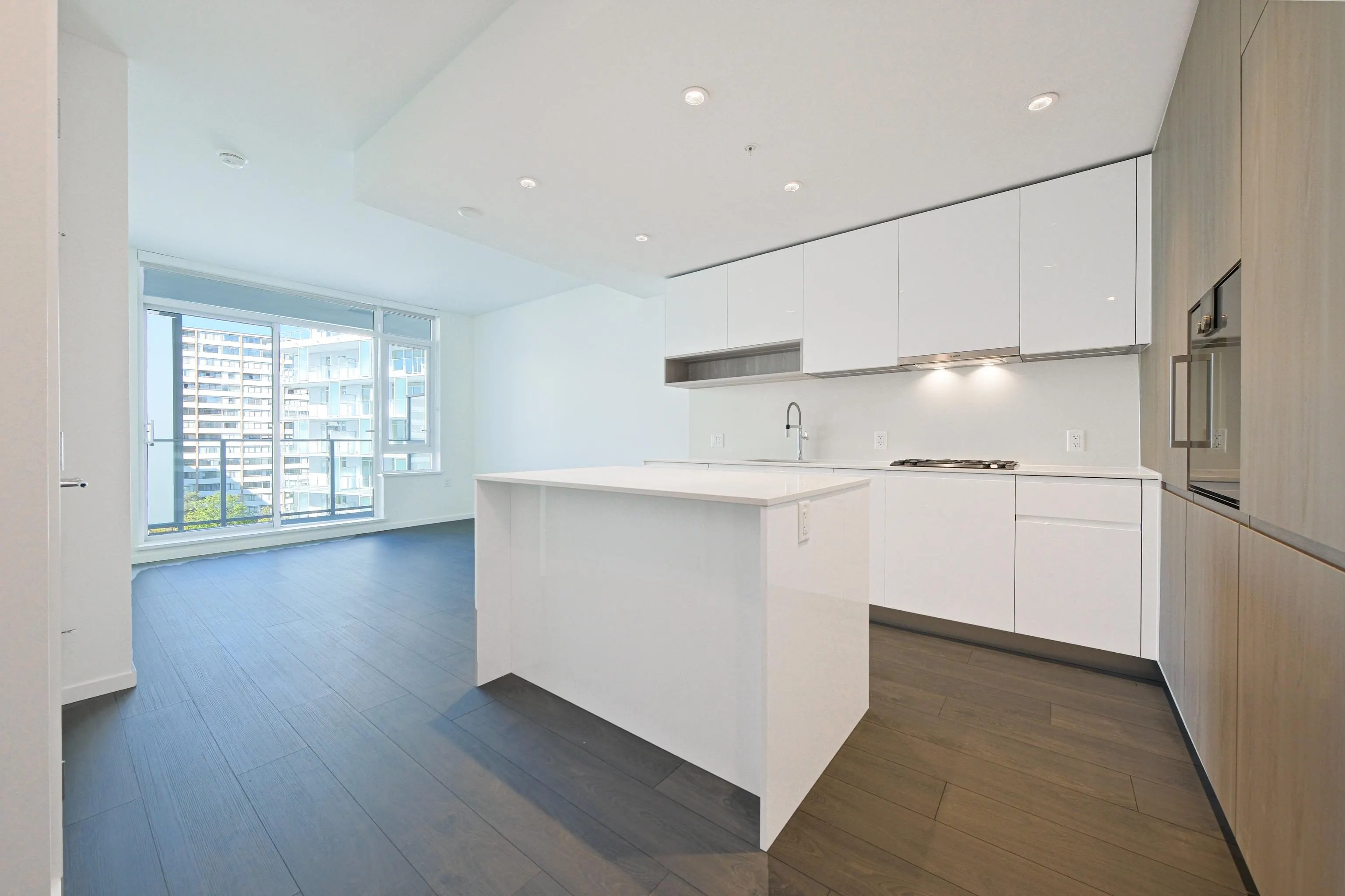 762 6600 Minoru Boulevard