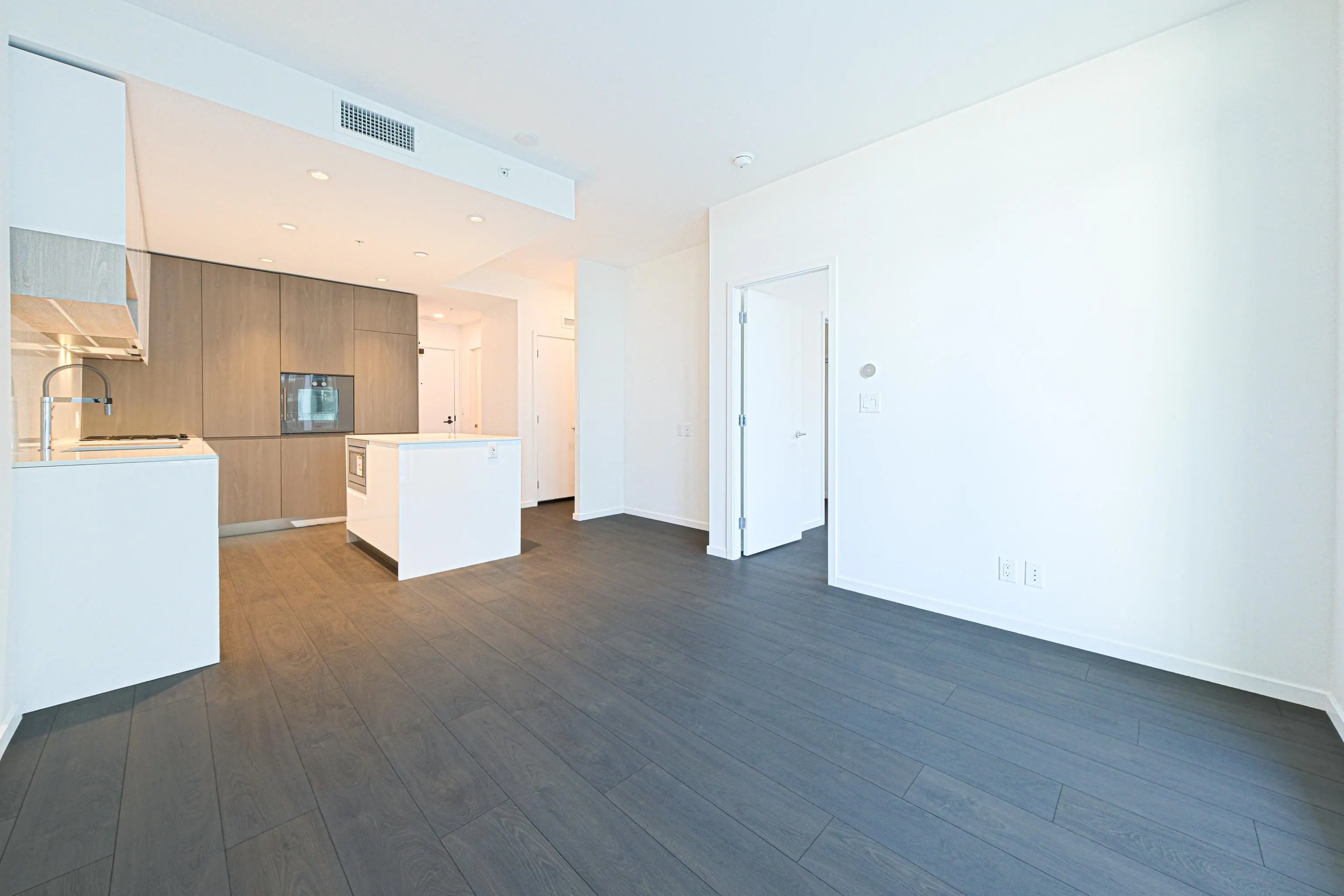 752 6500 Minoru Boulevard