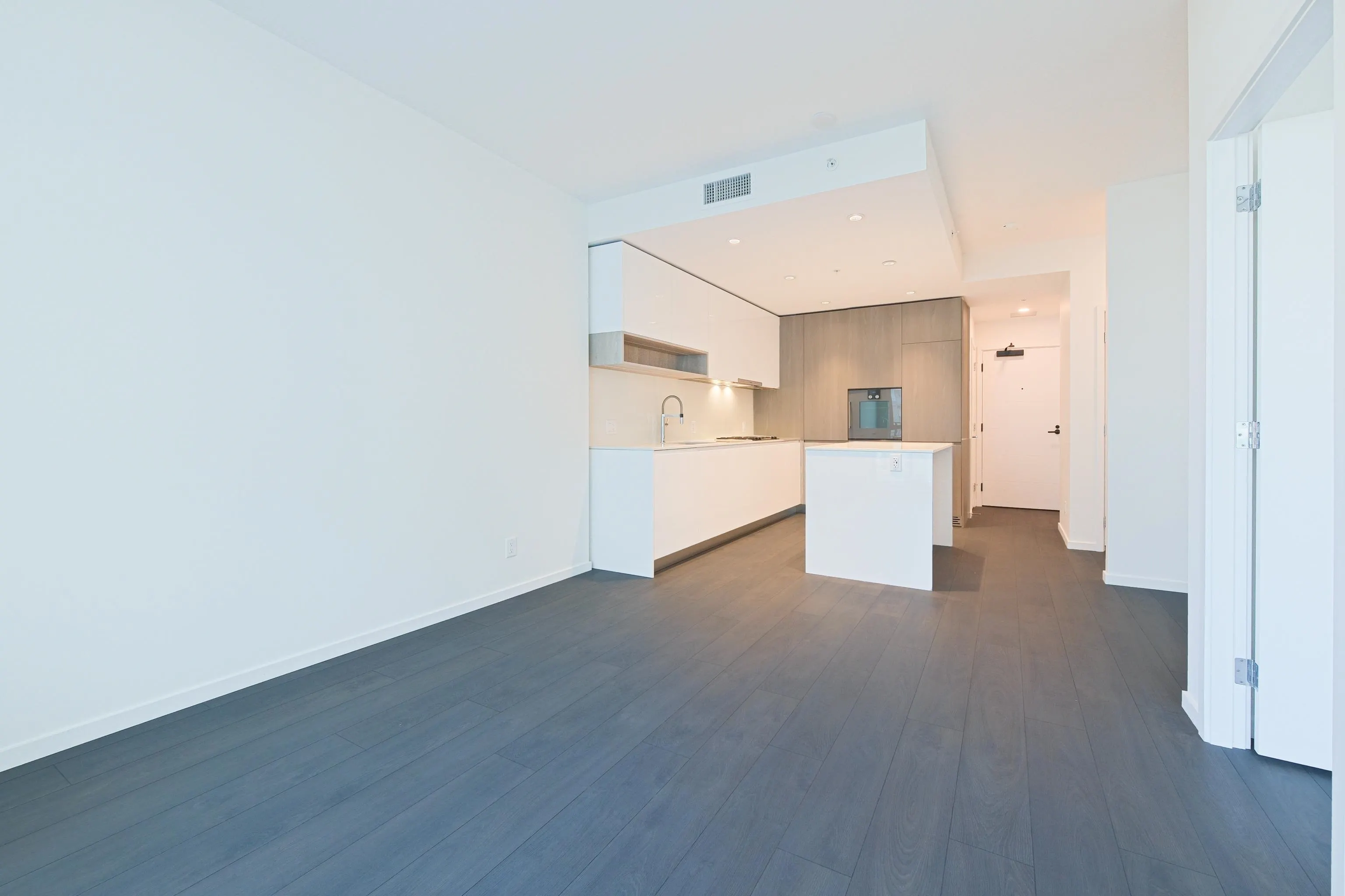 752 6500 Minoru Boulevard