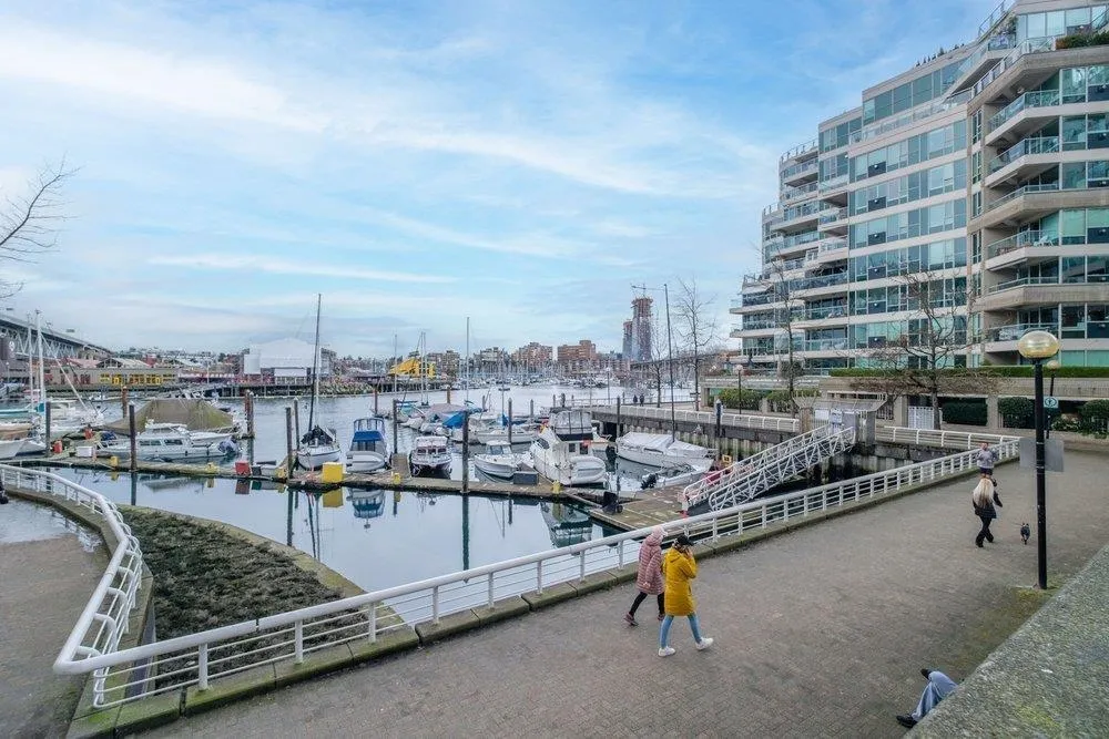 2207 1500 Howe Street