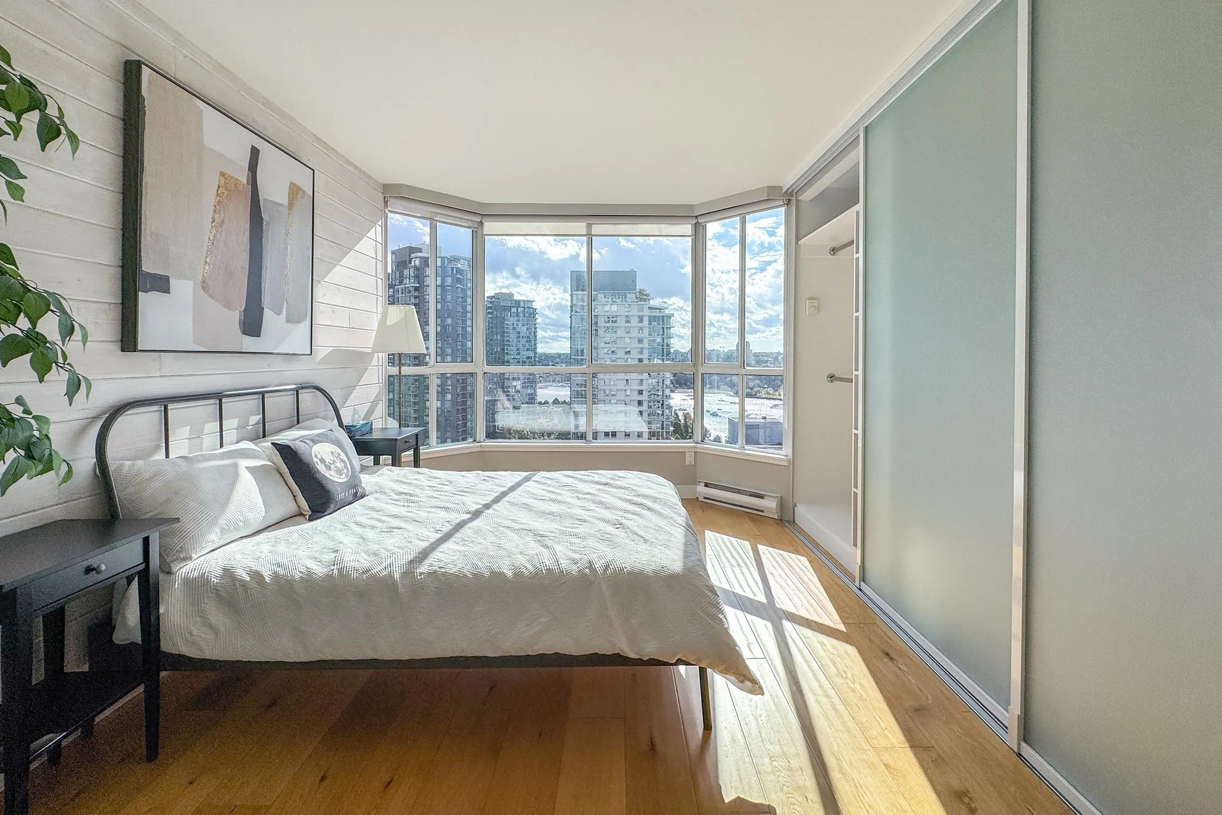 2207 1500 Howe Street