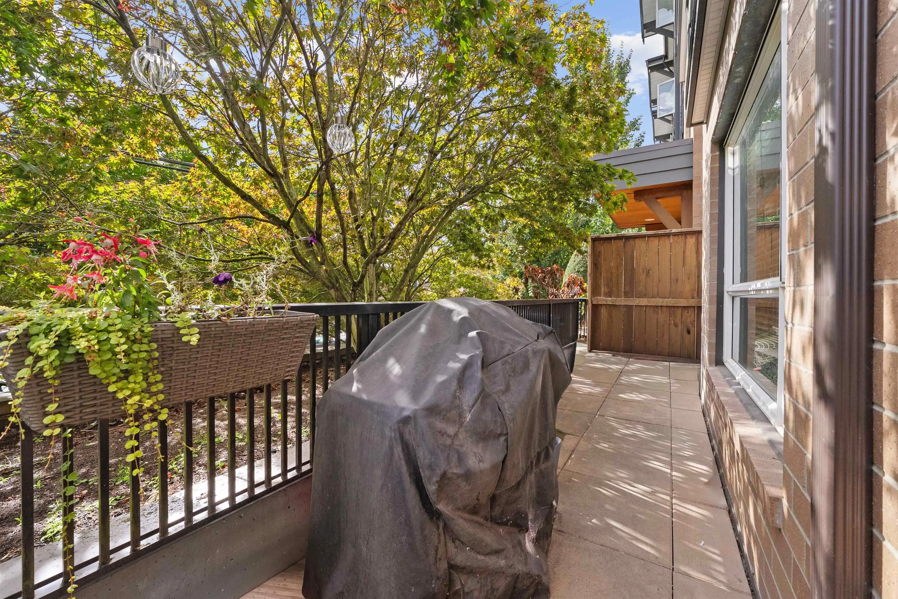 101 2351 Kelly Avenue