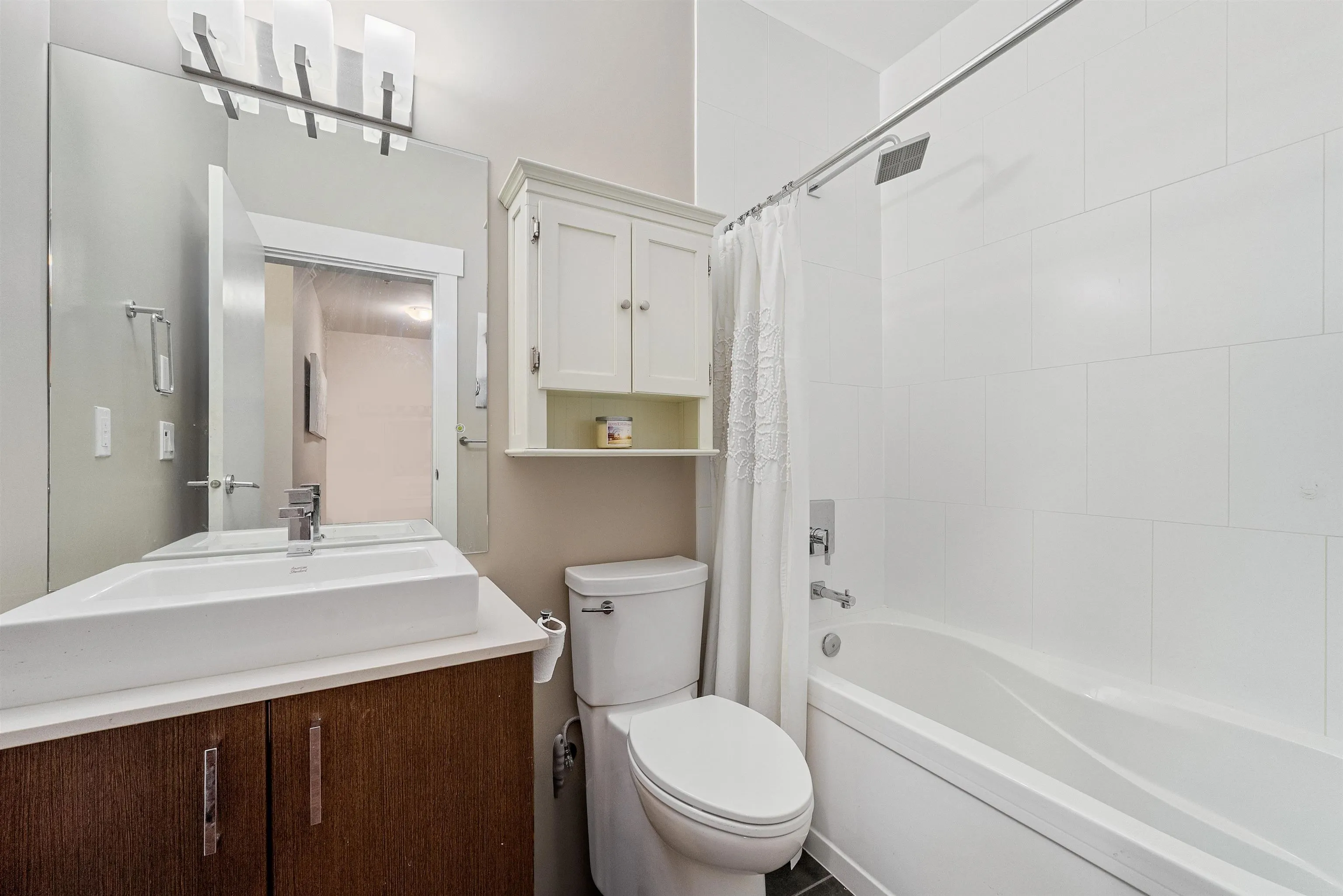 101 2351 Kelly Avenue