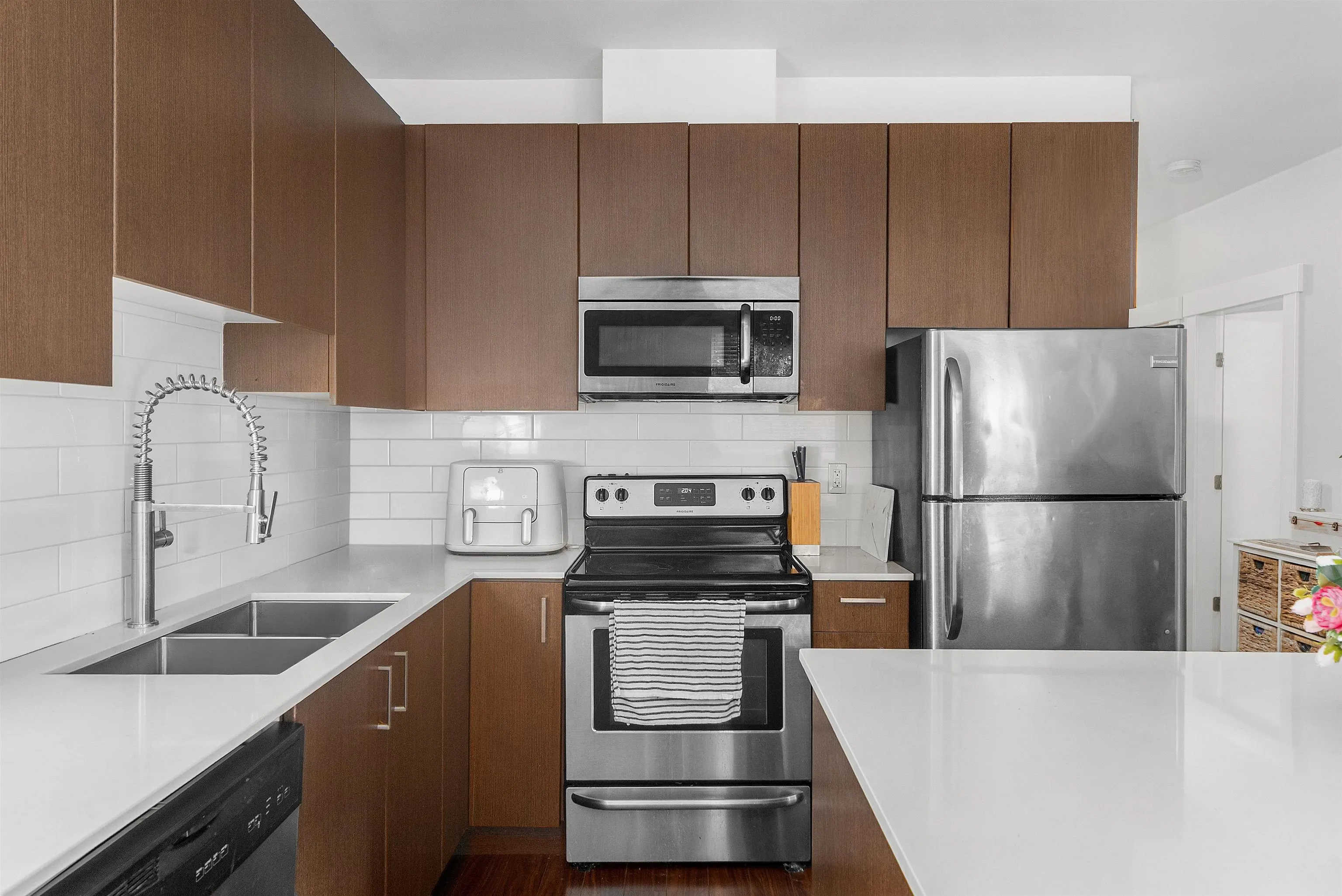 101 2351 Kelly Avenue