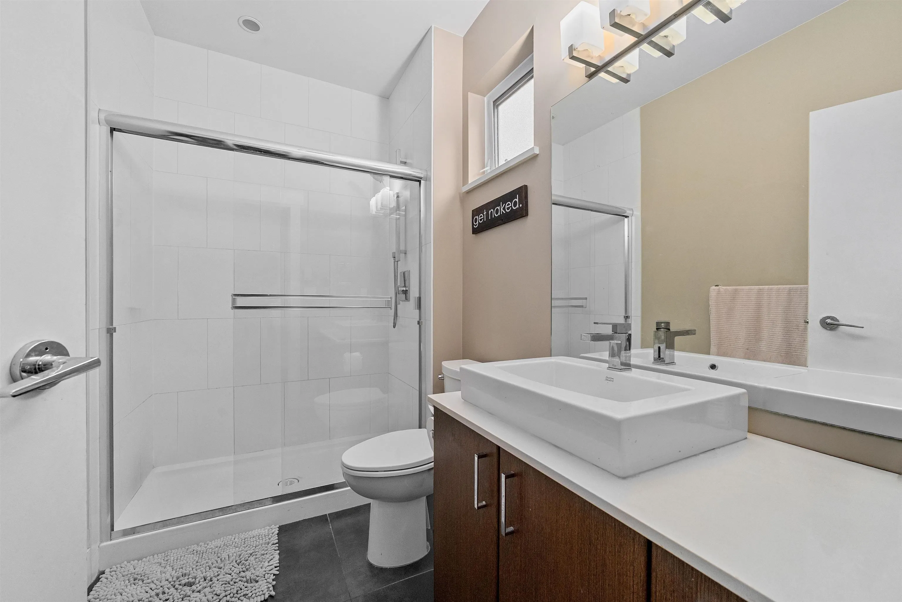 101 2351 Kelly Avenue