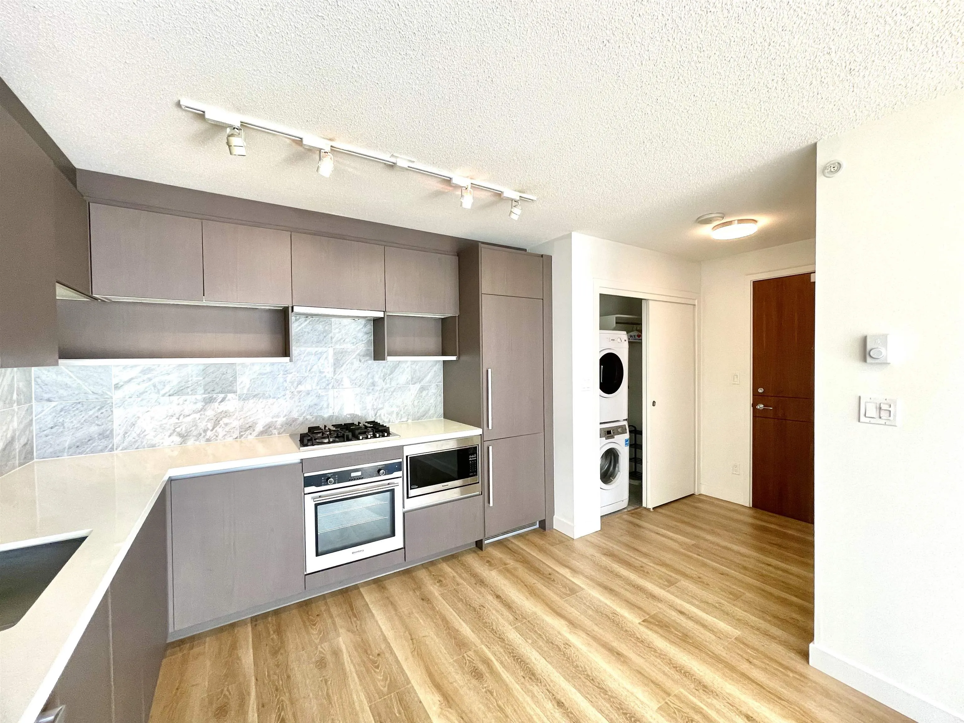 3115 13696 100 Avenue