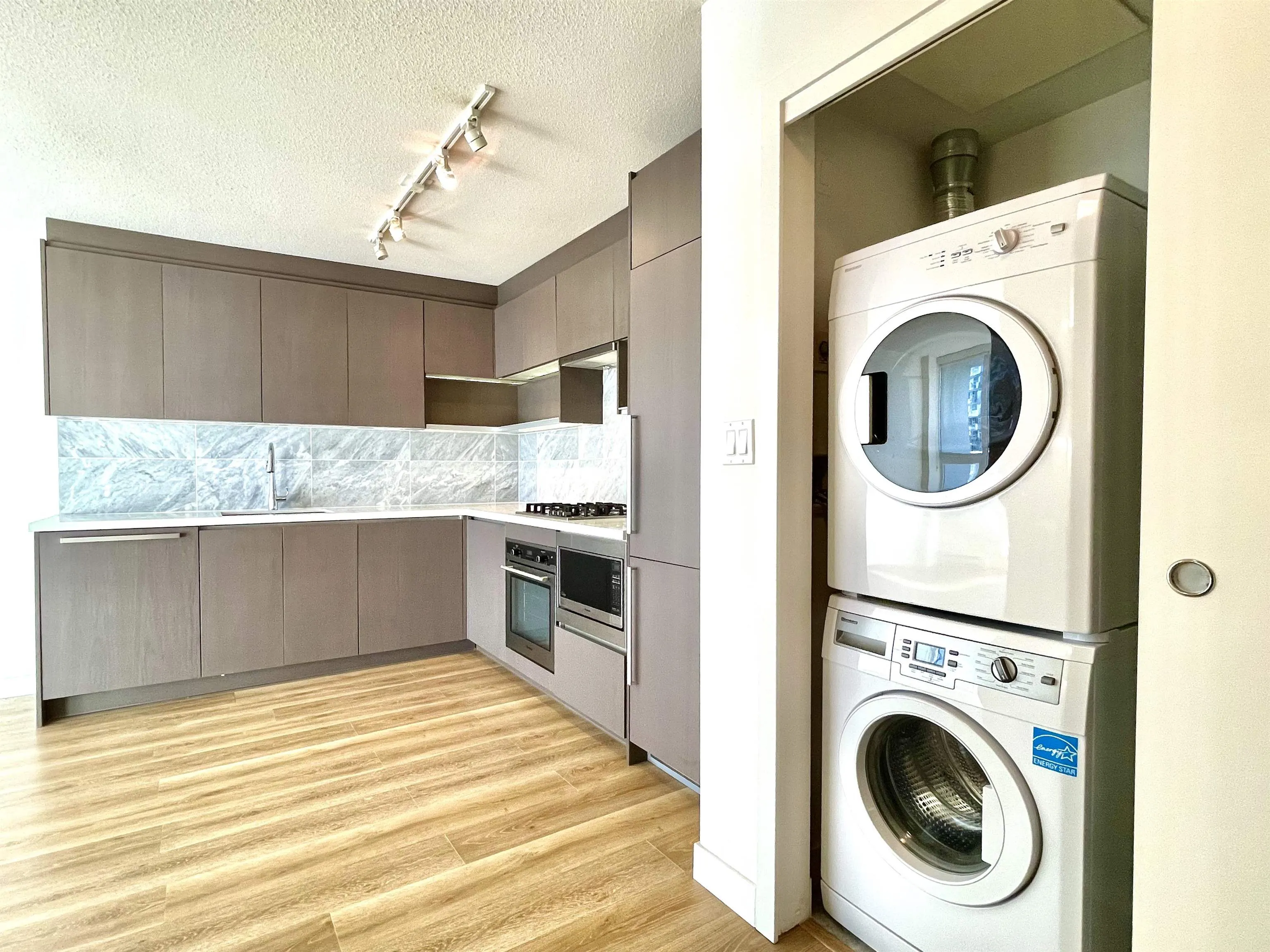 3115 13696 100 Avenue