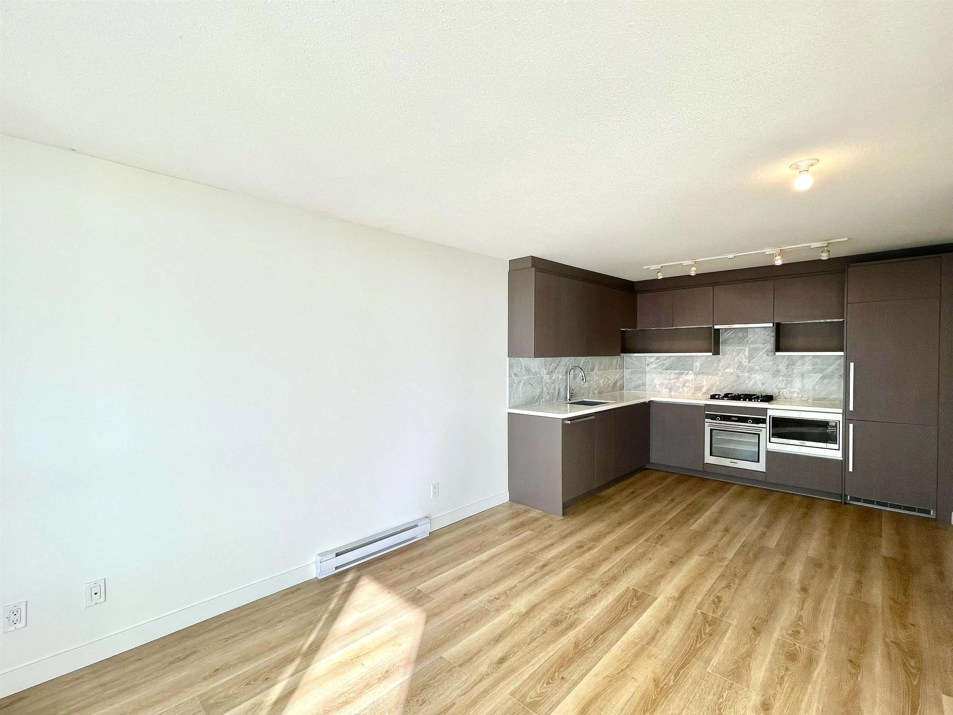 3115 13696 100 Avenue