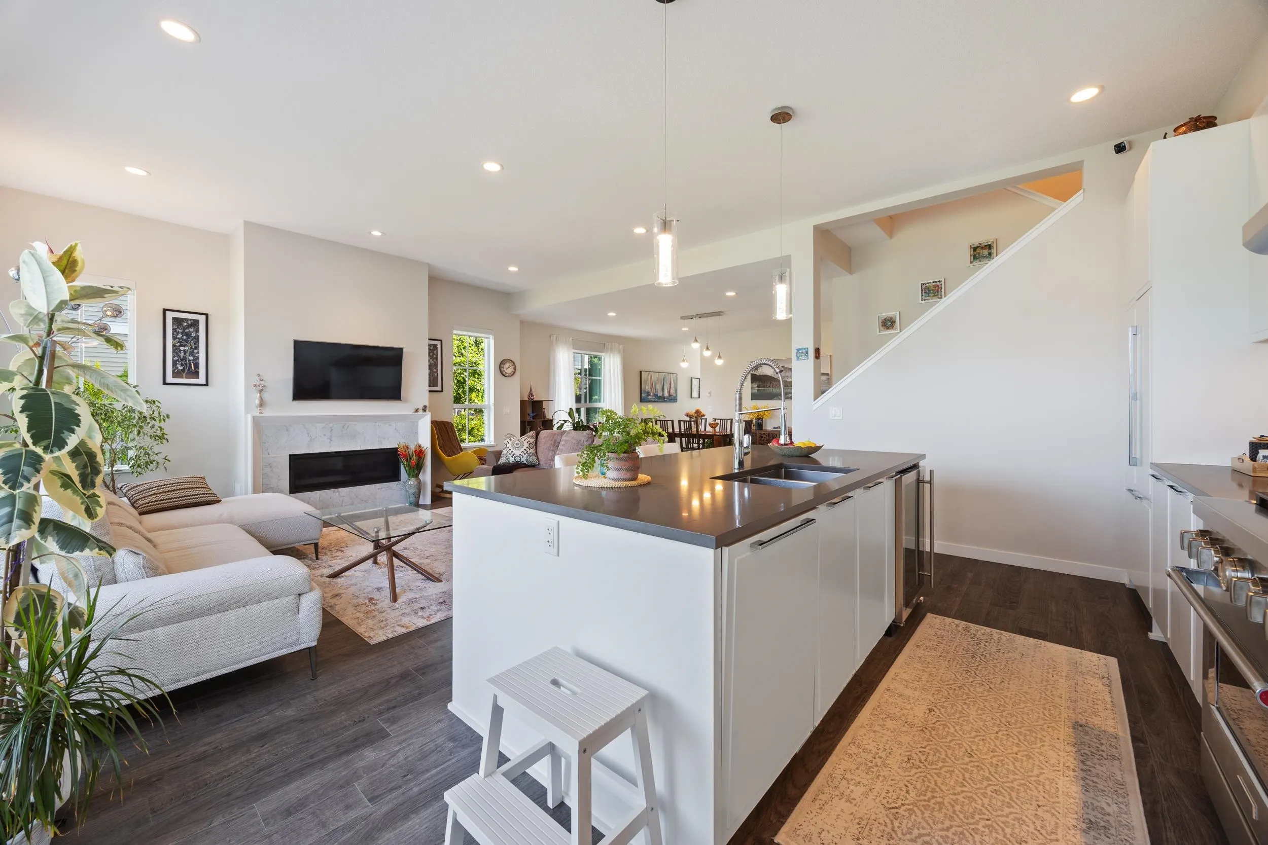 12B 5551 Admiral Way