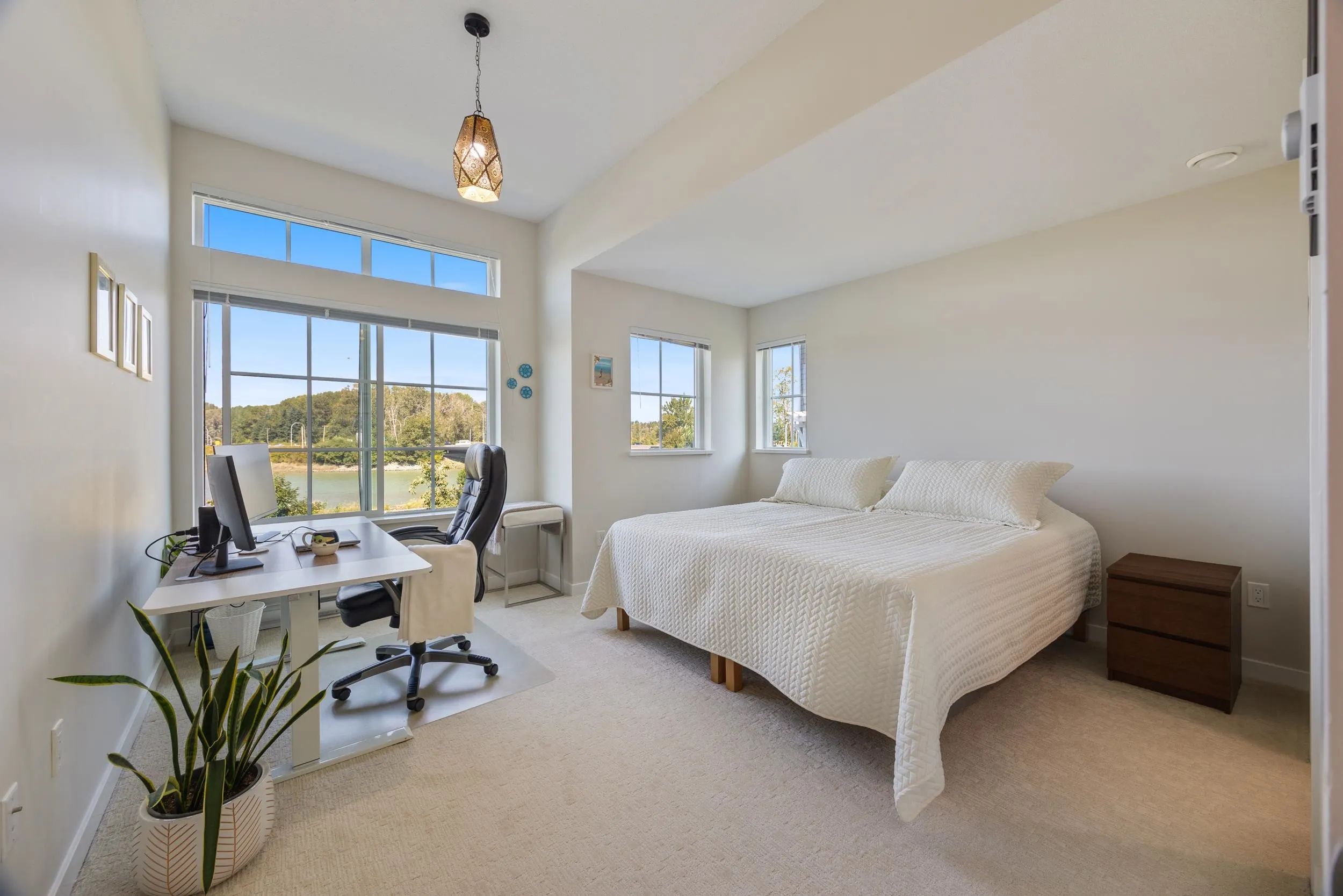 12B 5551 Admiral Way