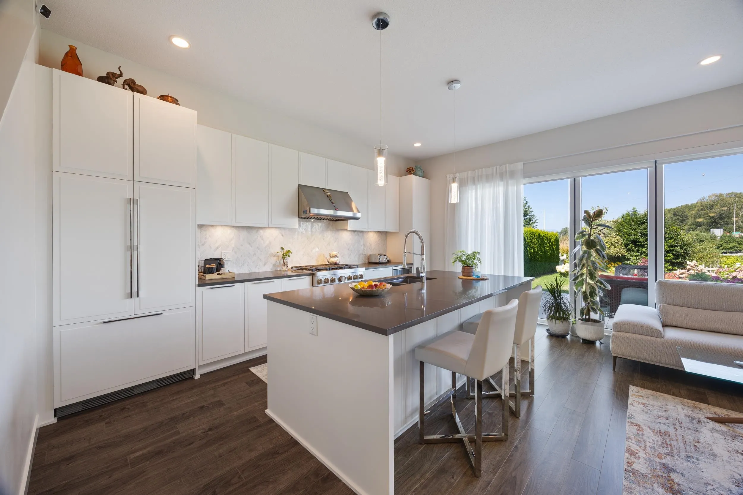 12B 5551 Admiral Way