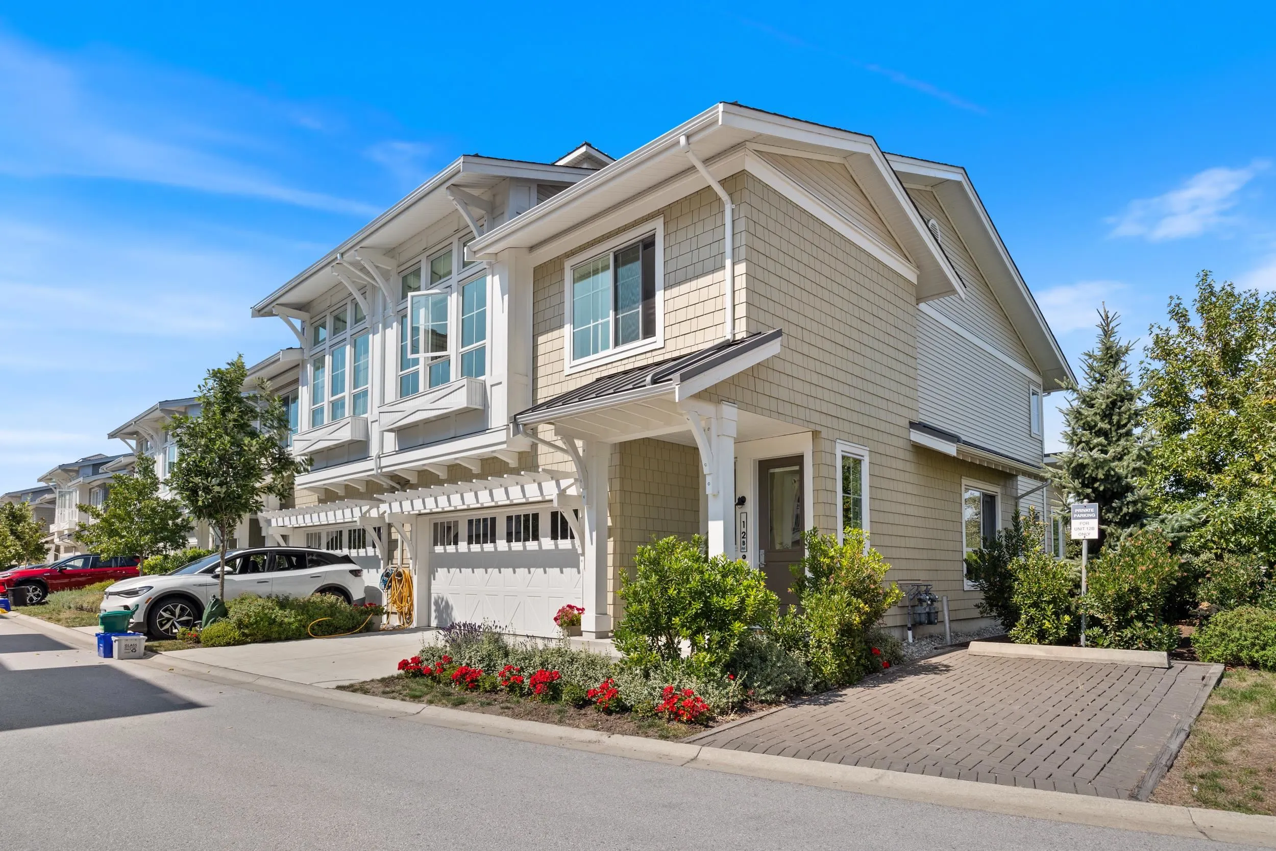 12B 5551 Admiral Way