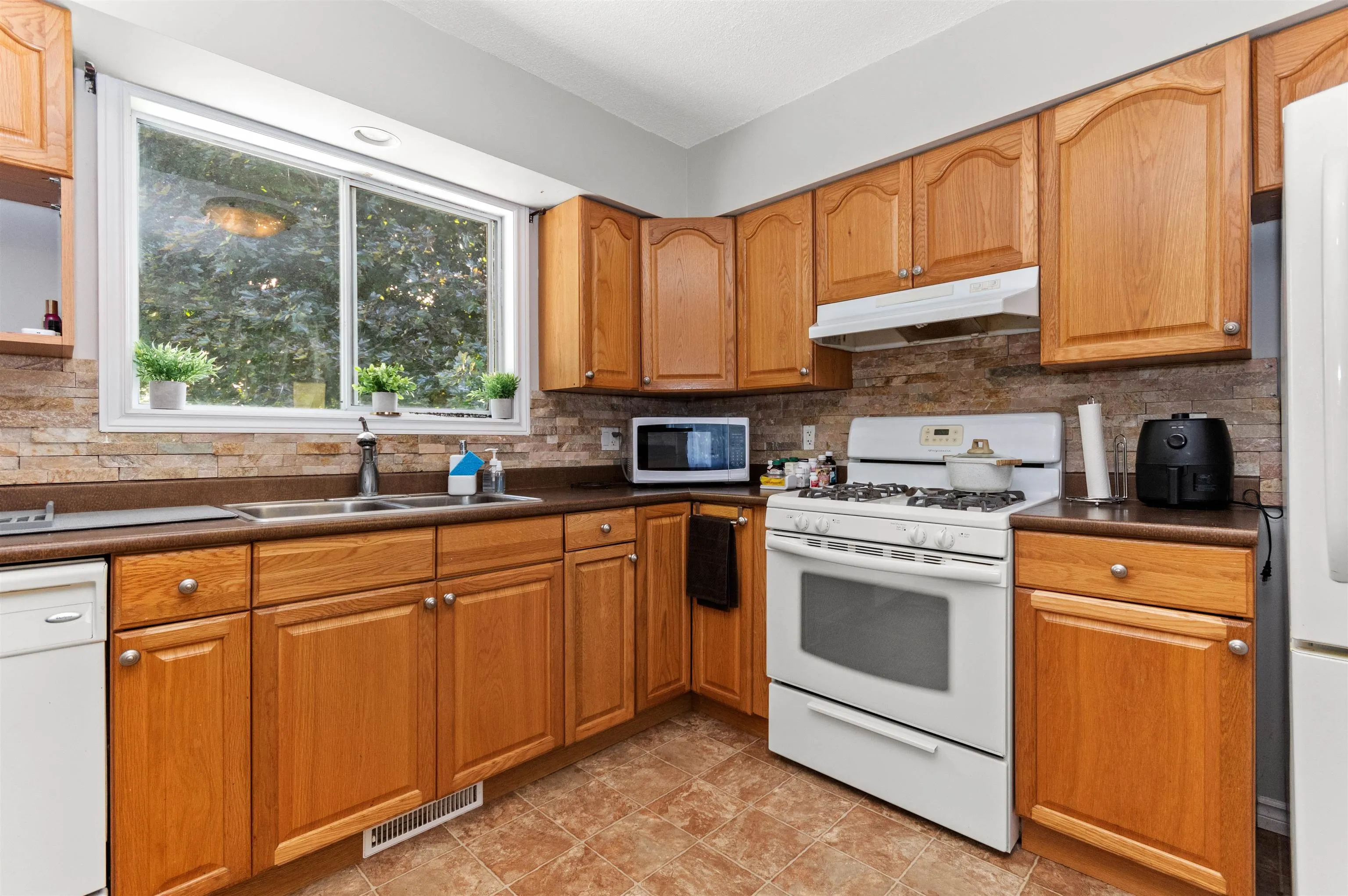 9476 Paula Crescent