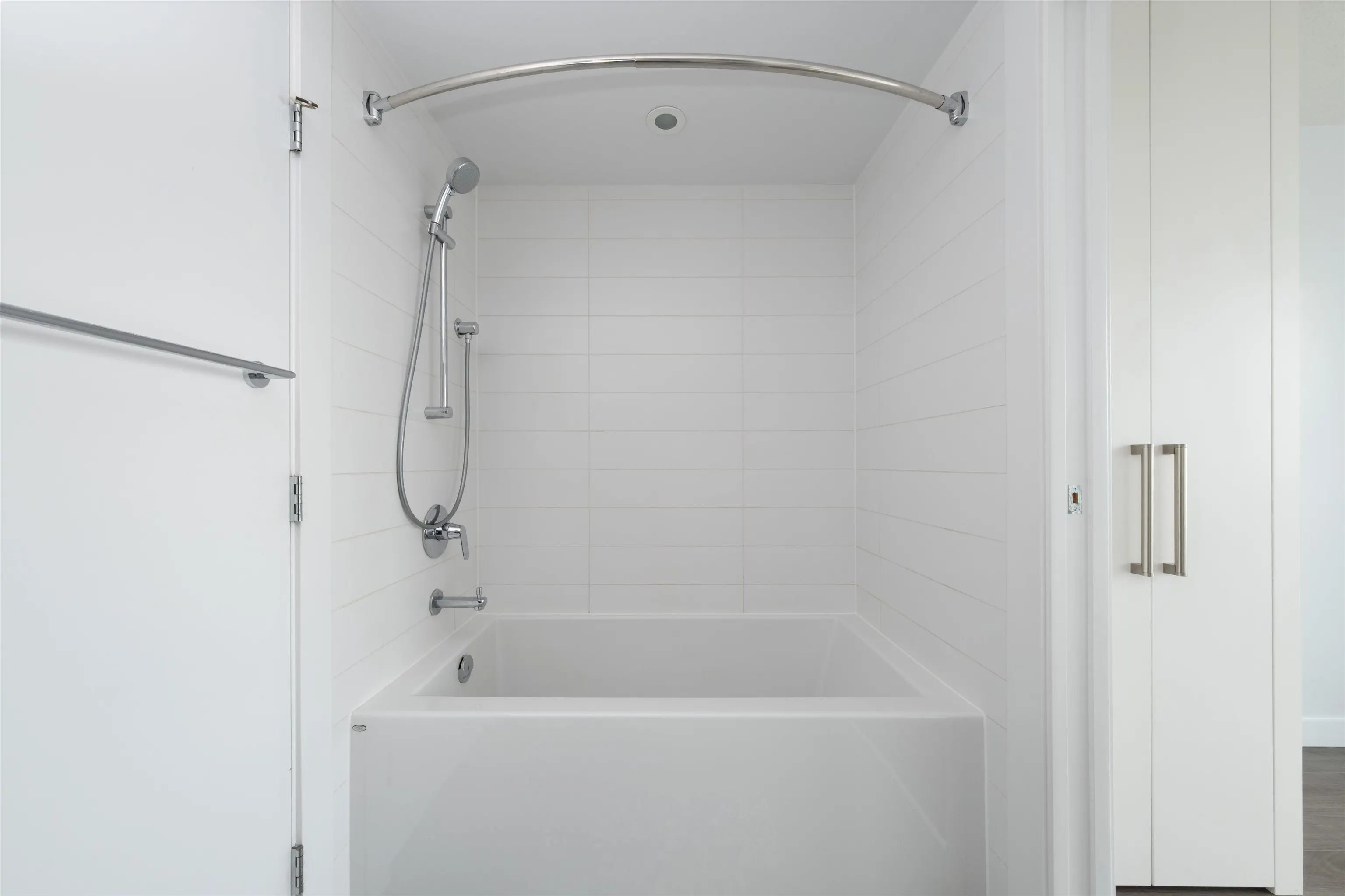 912 988 Quayside Drive