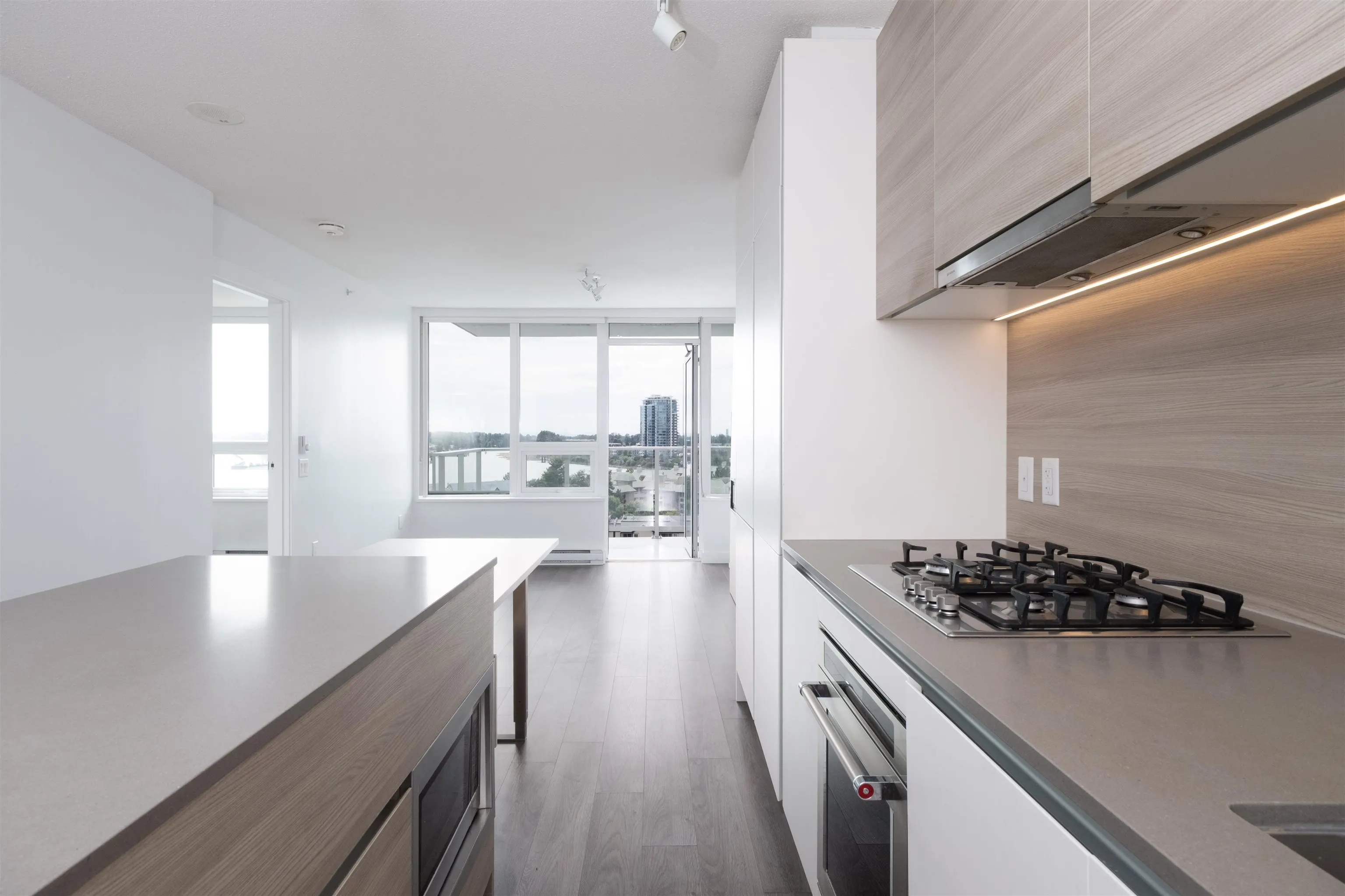 912 988 Quayside Drive