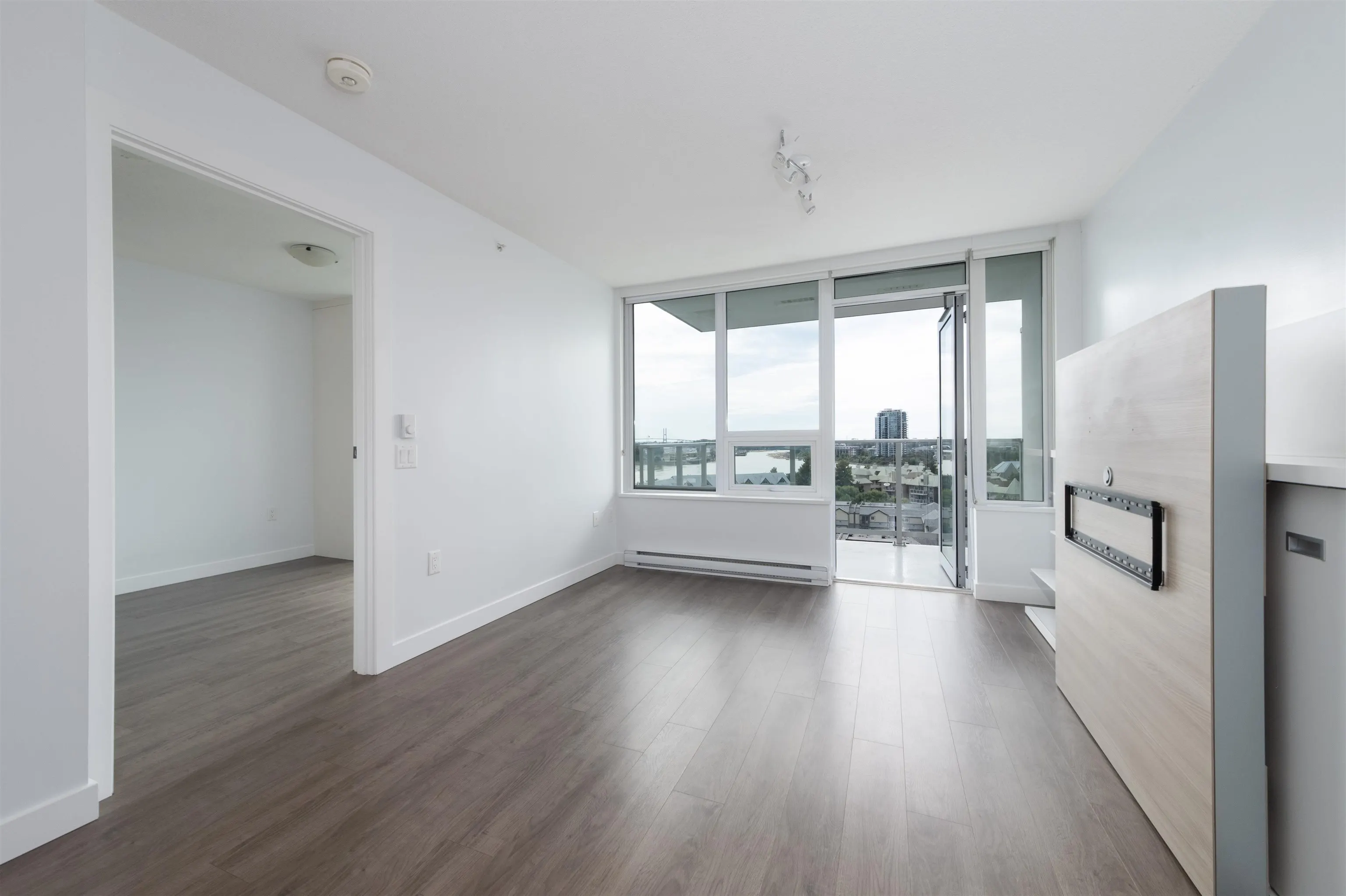 912 988 Quayside Drive