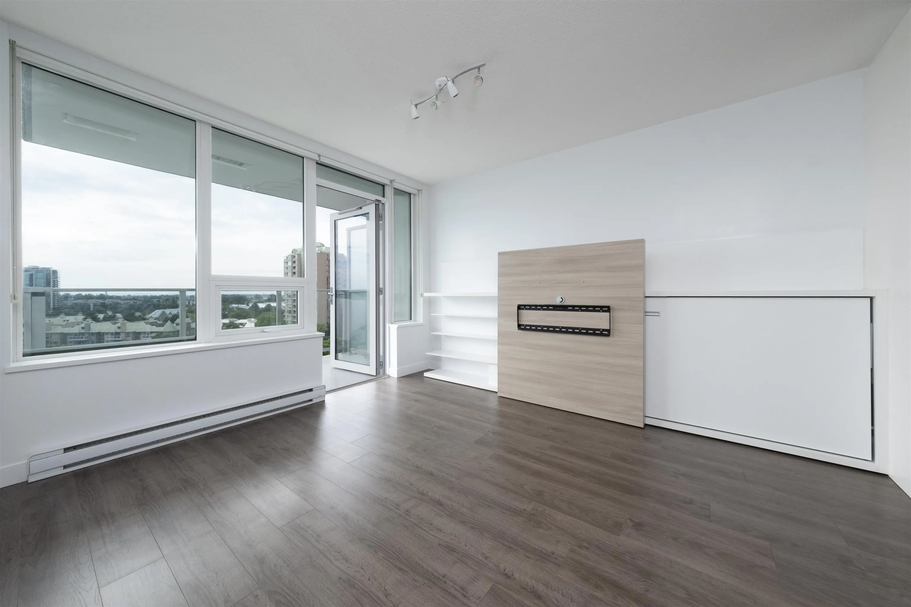 912 988 Quayside Drive