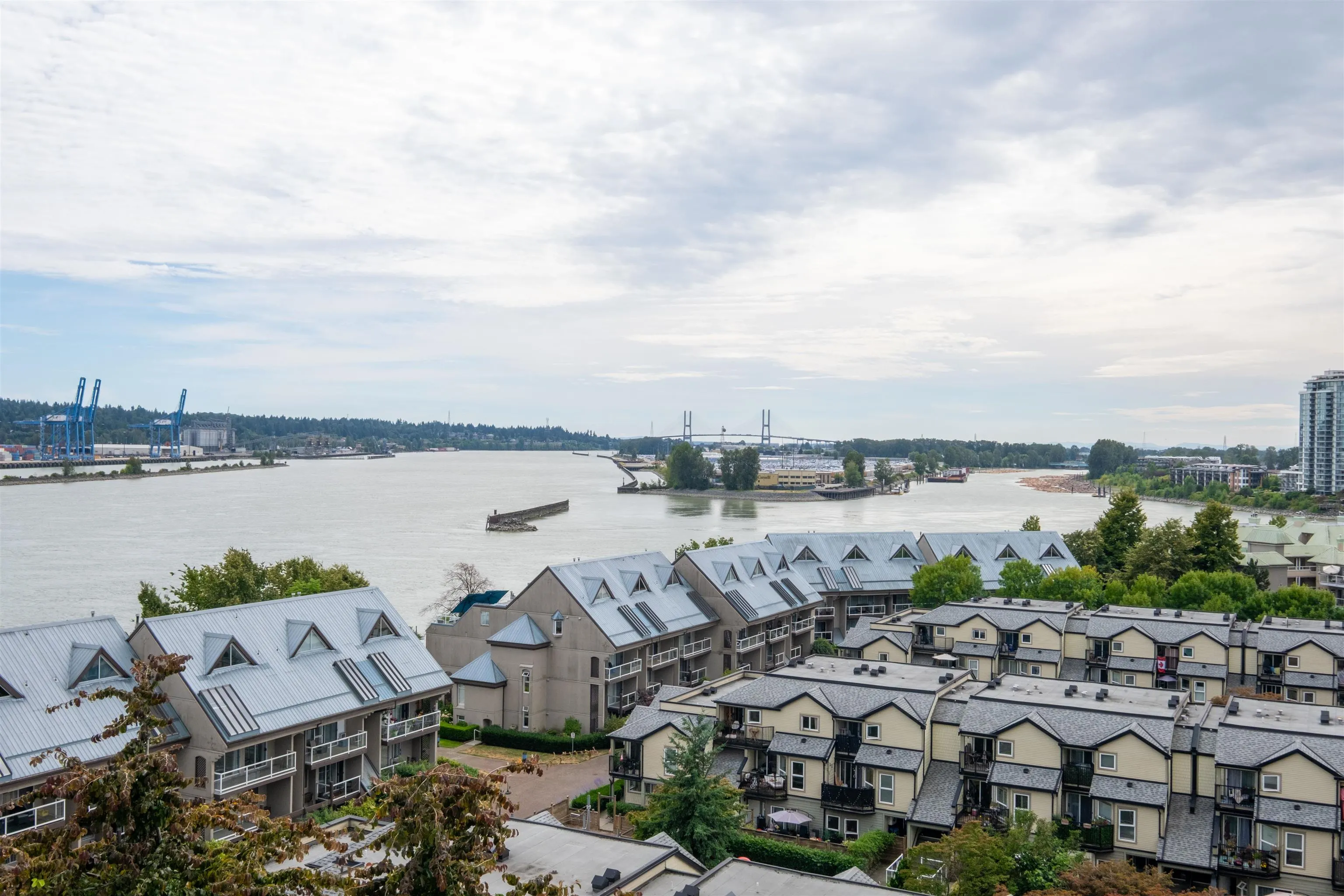 912 988 Quayside Drive