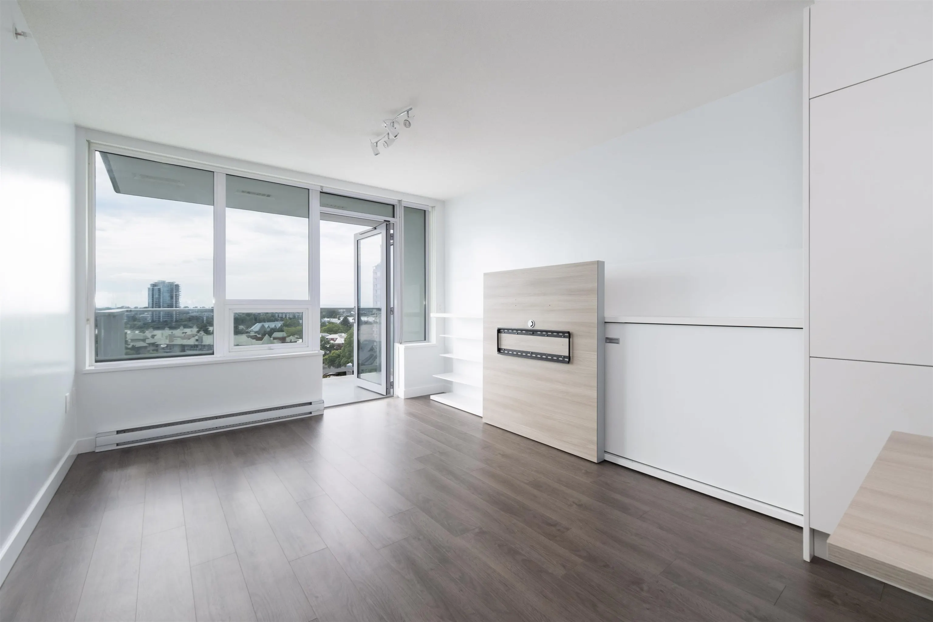 912 988 Quayside Drive