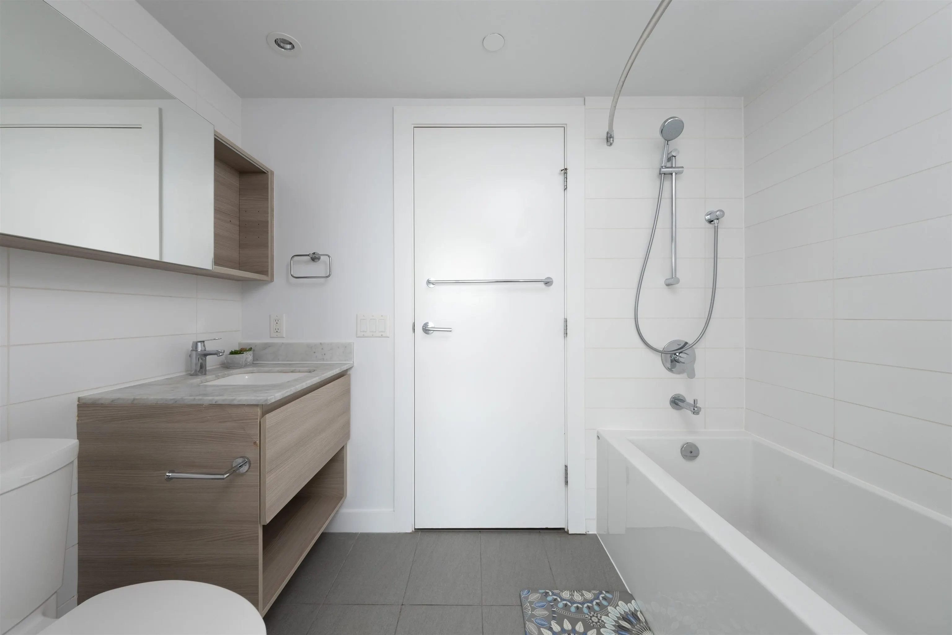 912 988 Quayside Drive