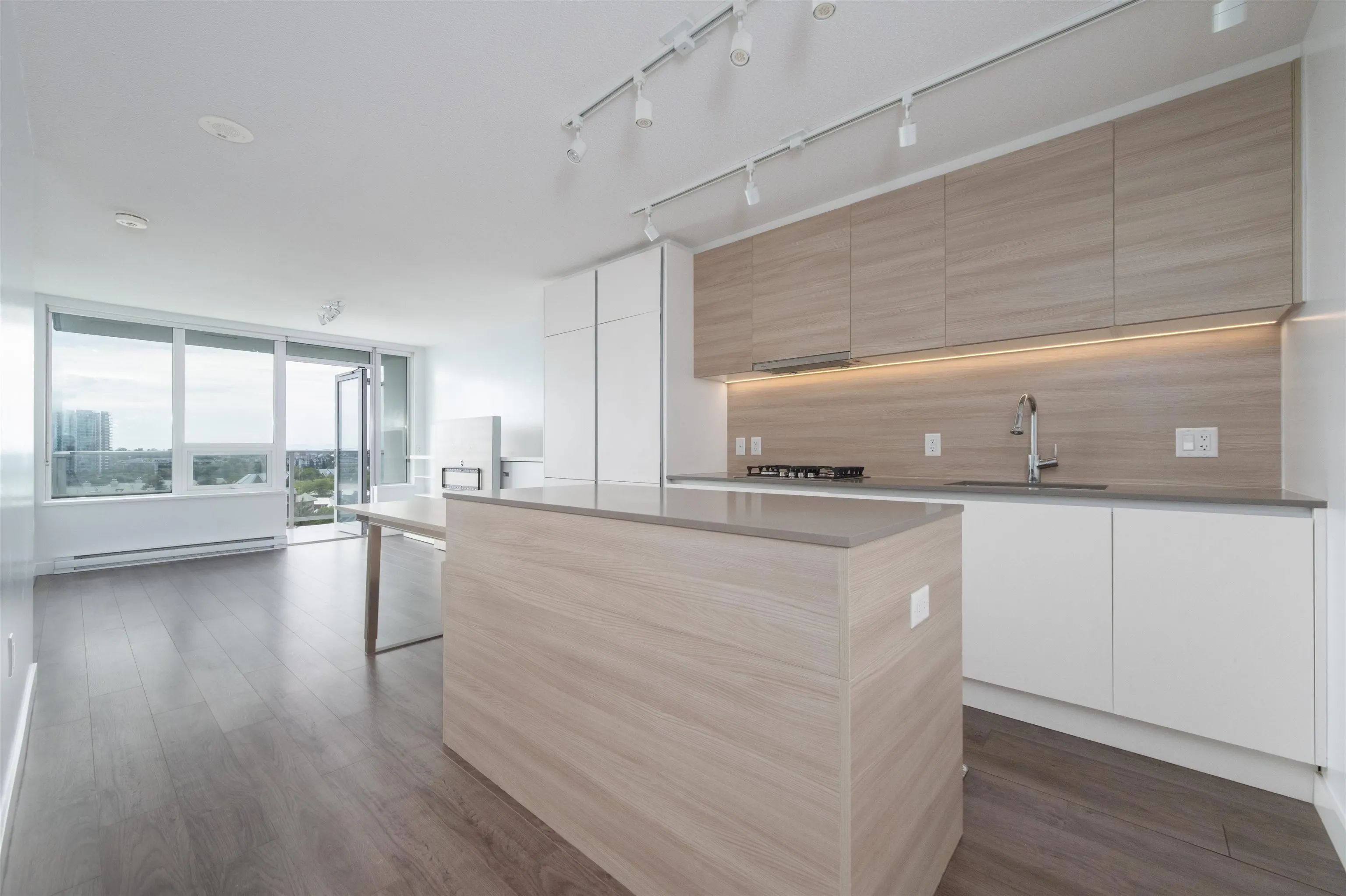 912 988 Quayside Drive