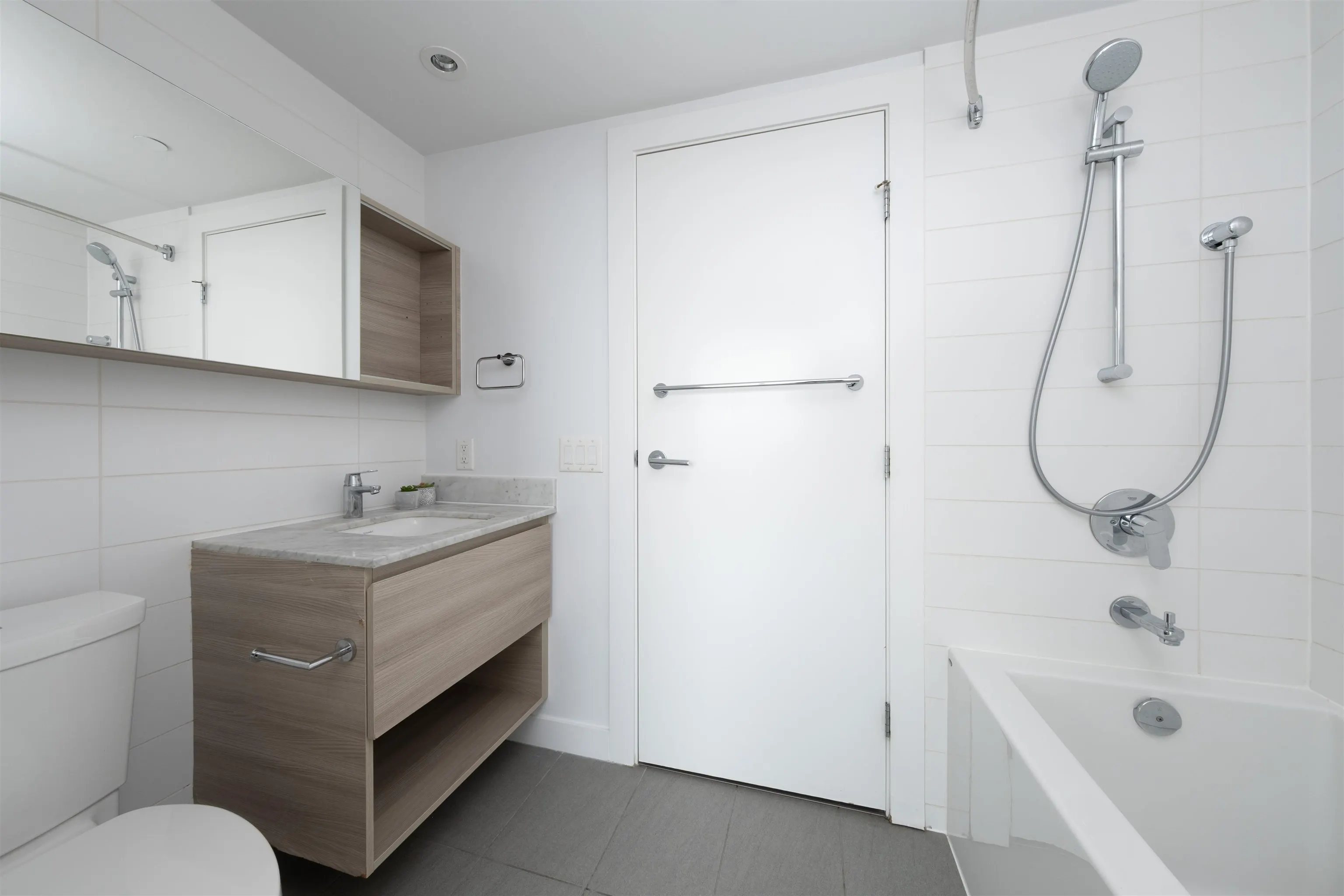 912 988 Quayside Drive