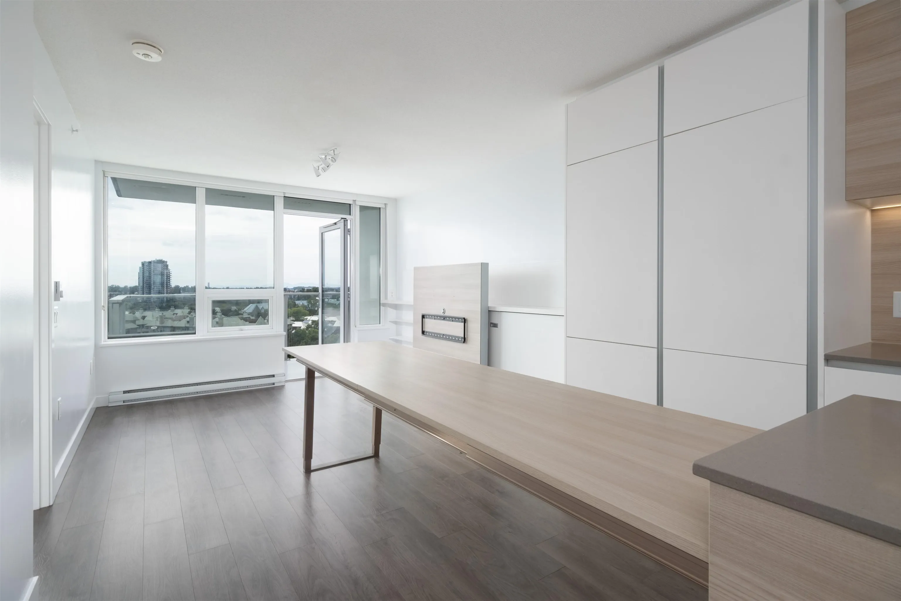 912 988 Quayside Drive