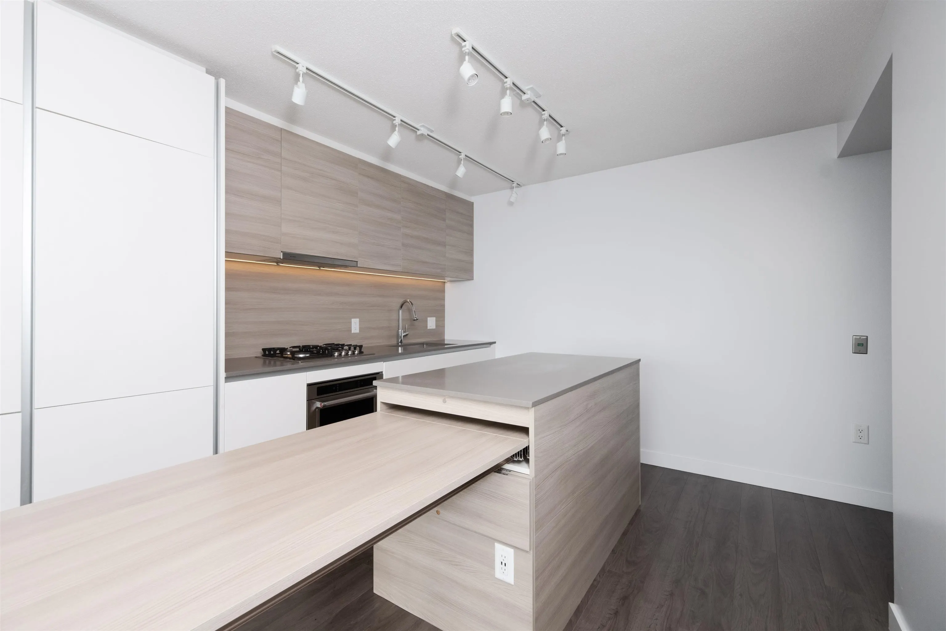 912 988 Quayside Drive