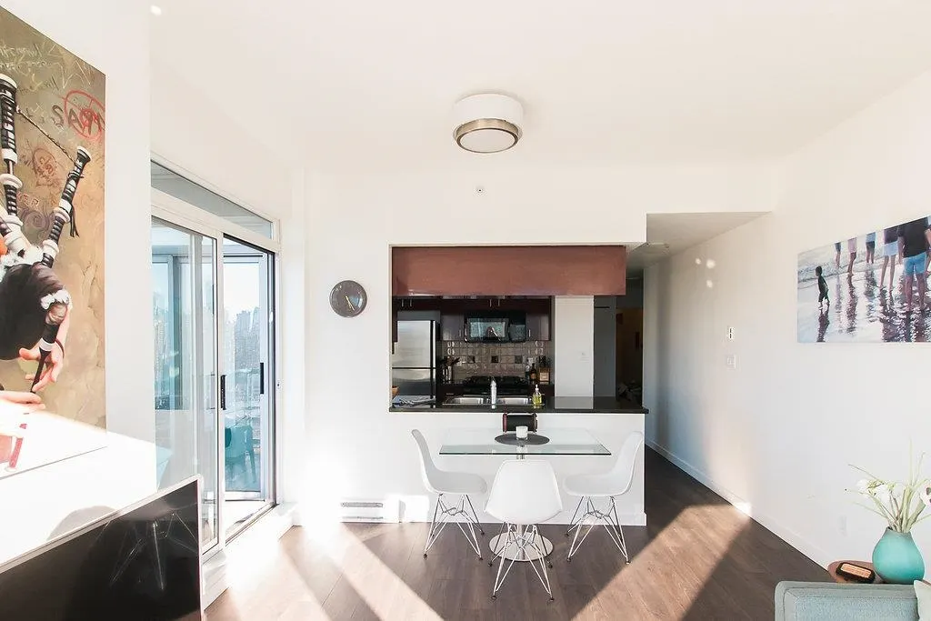 2706 1067 Marinaside Crescent