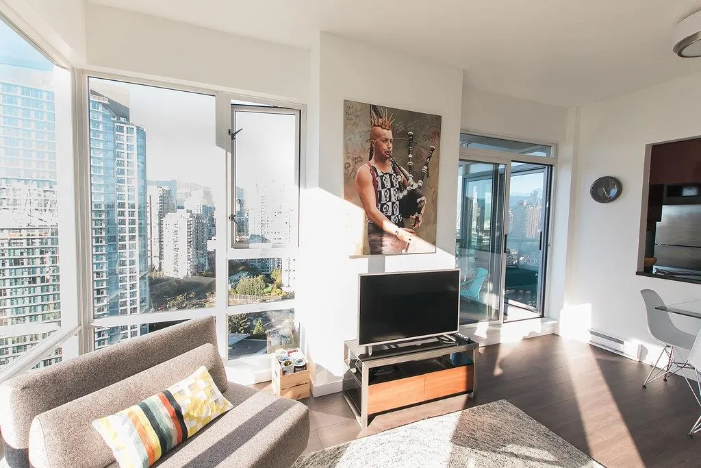 2706 1067 Marinaside Crescent