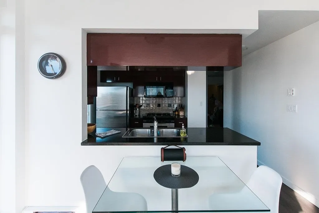 2706 1067 Marinaside Crescent