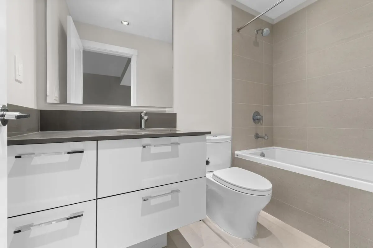 110 5687 Gray Avenue